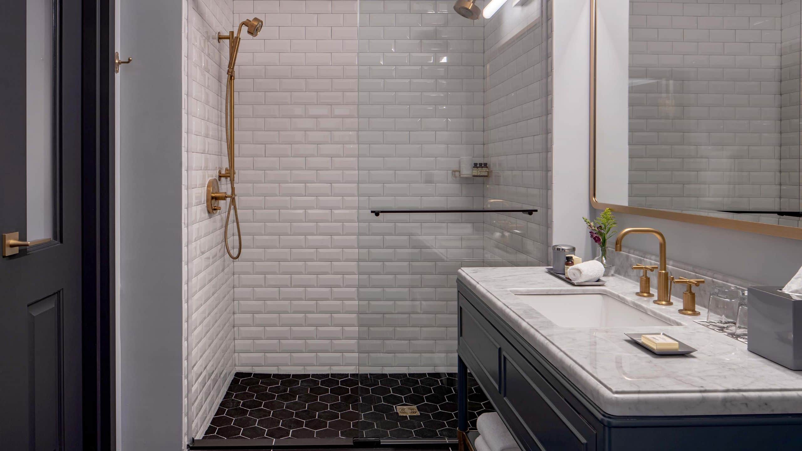 第 2，共 2 The Eliza Jane Shower Bathroom