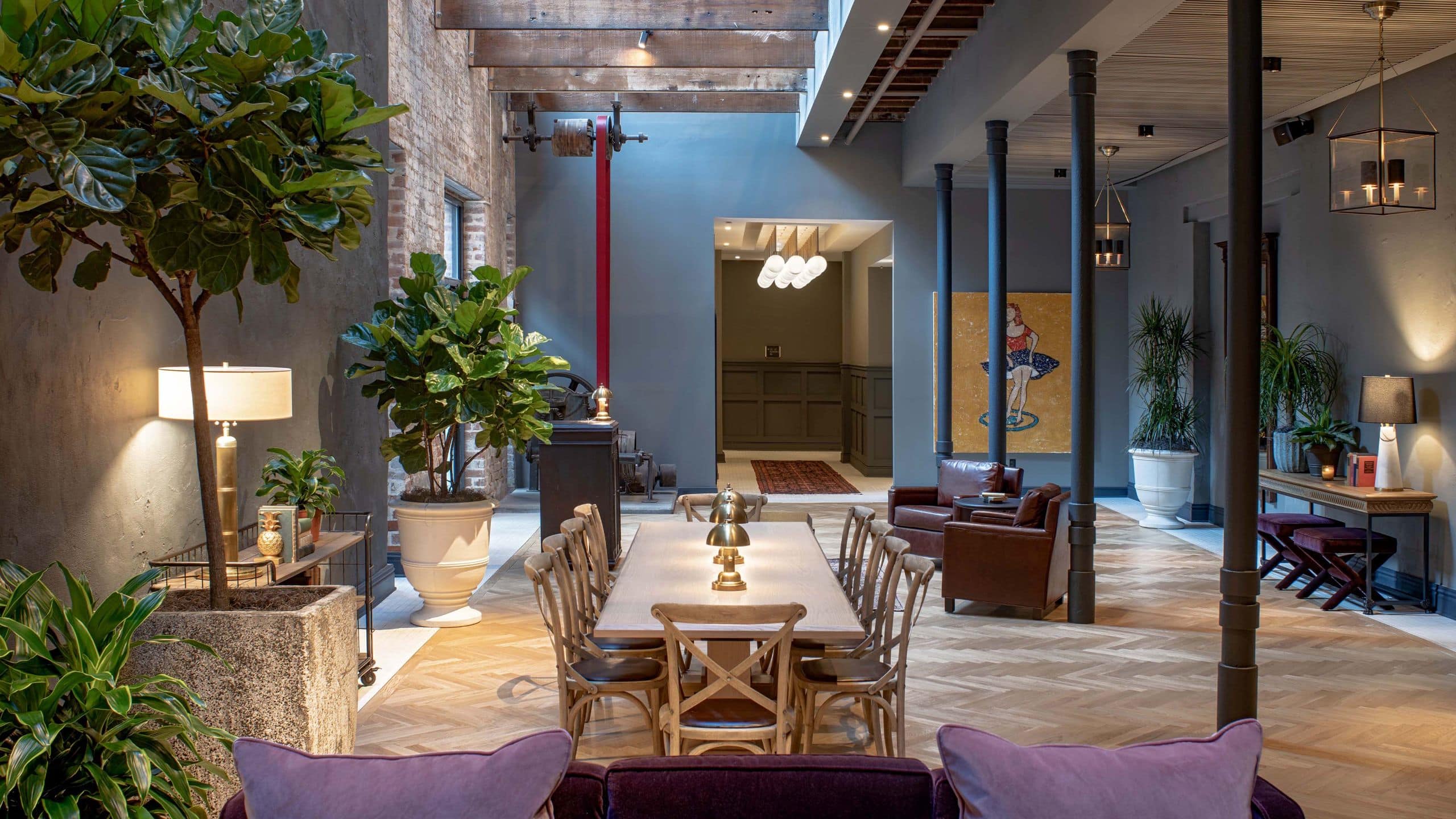 The Eliza Jane Lobby Table