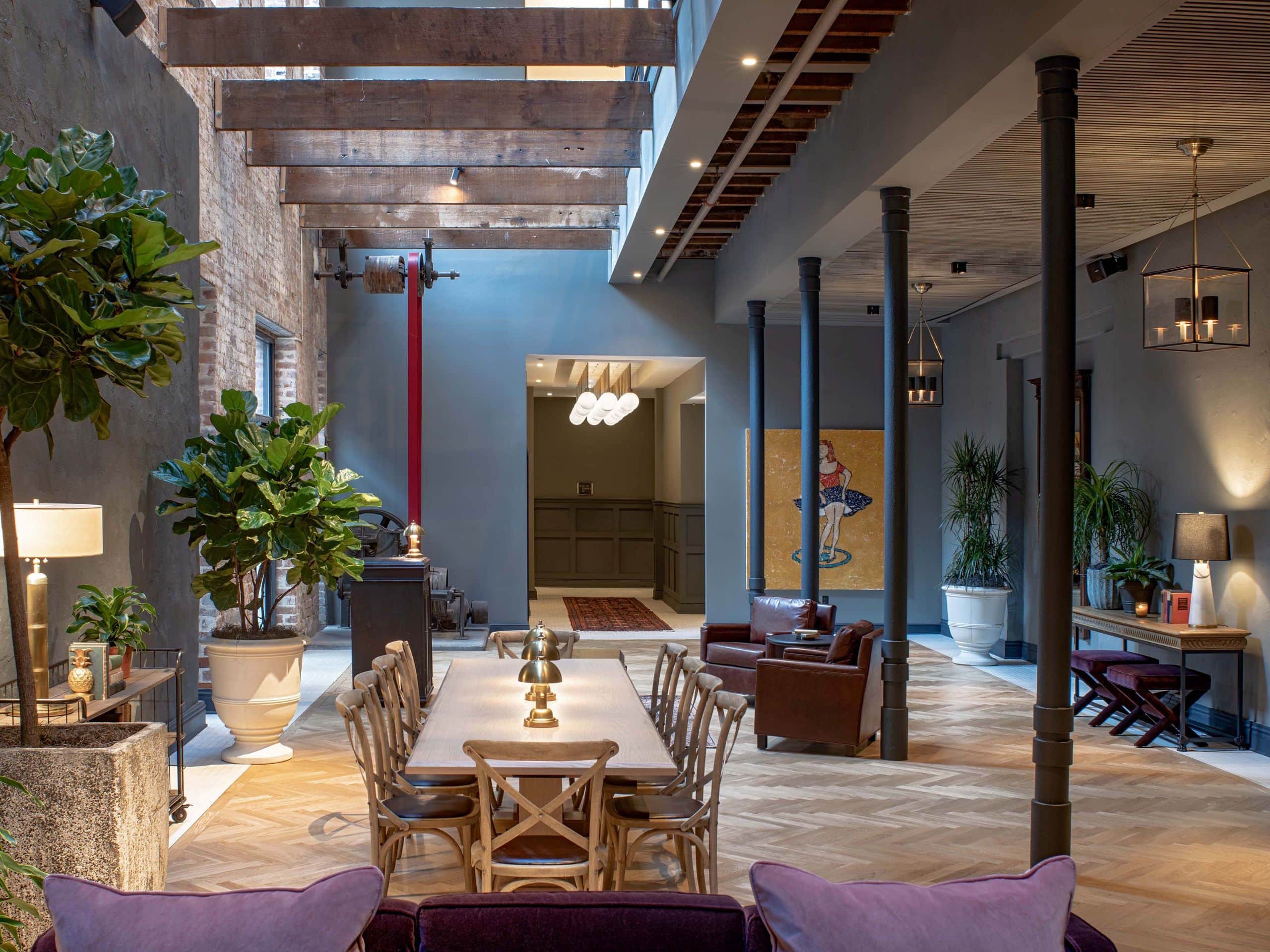 The Eliza Jane Lobby Table