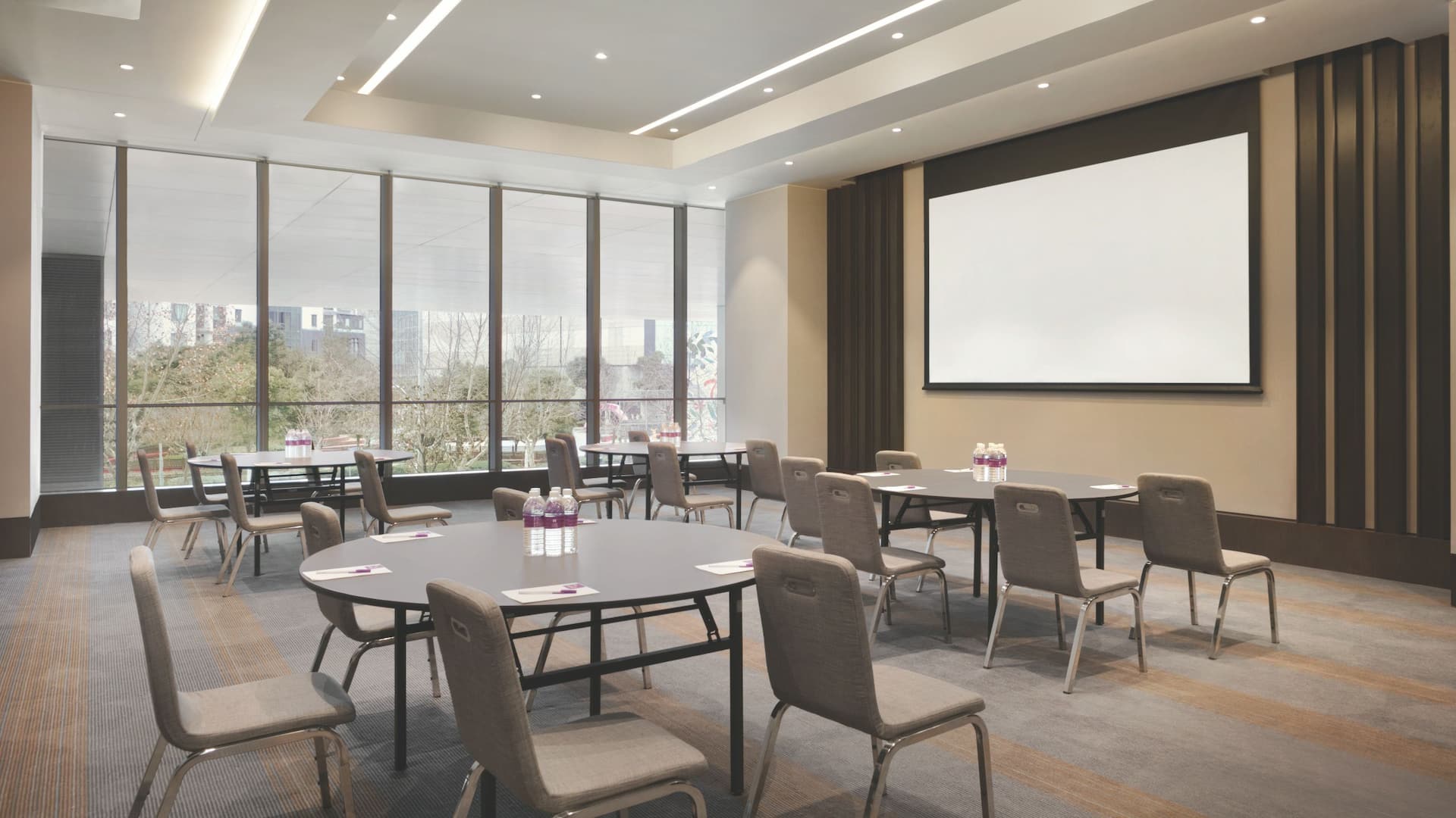 Hyatt Place Shanghai Tianshan Plaza Meeting Space Rounds