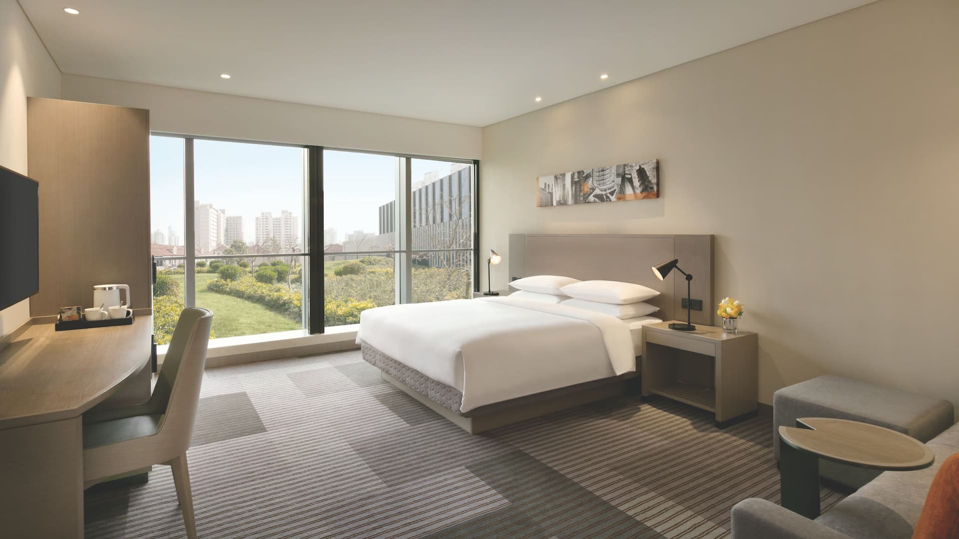 1/2 Hyatt Place Shanghai Tianshan Plaza One King View Guestroom