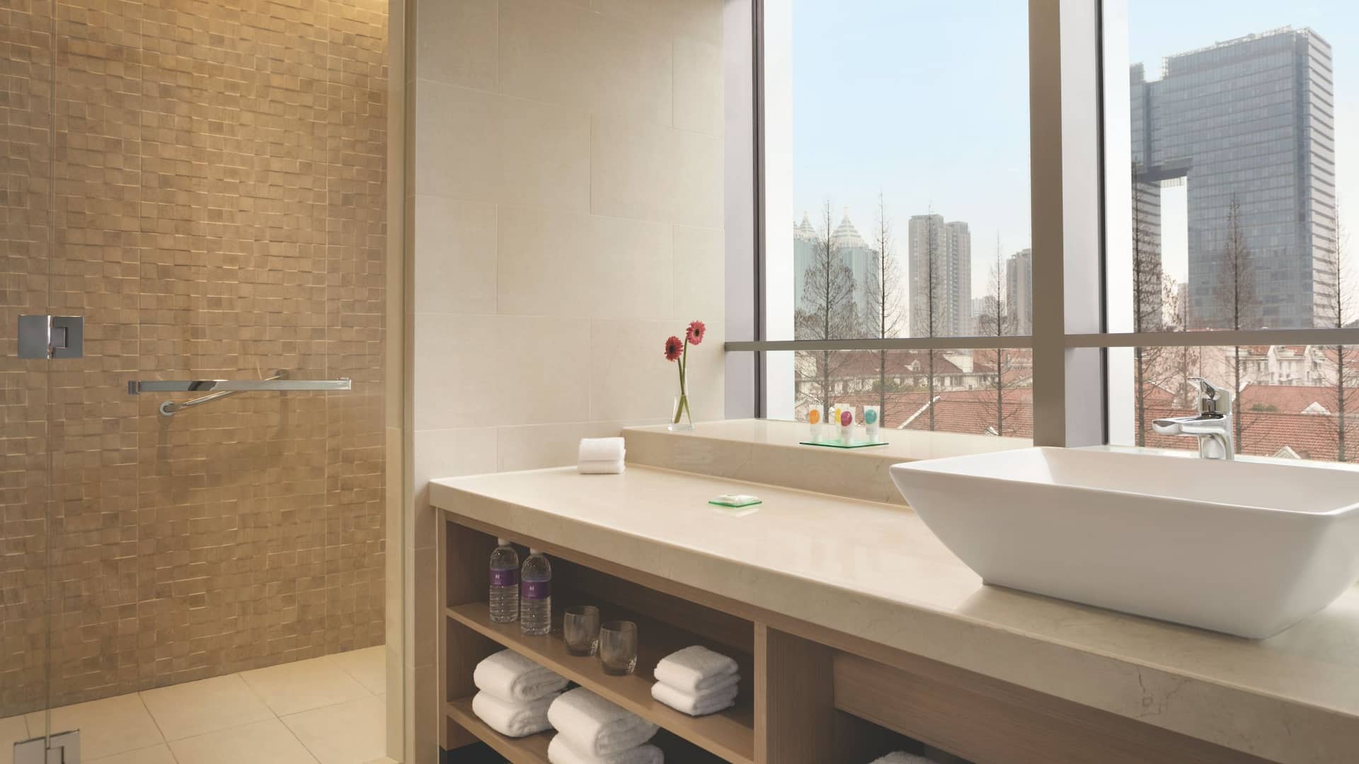 3/3 Hyatt Place Shanghai Tianshan Plaza Suite Bathroom
