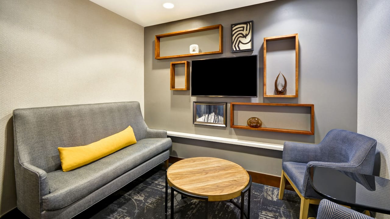Hyatt Place Columbus / Worthington Nook Seating