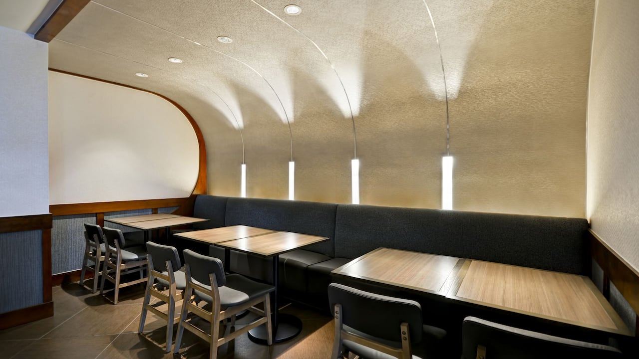 Hyatt Place Columbus / Worthington Breakfast Area Seating