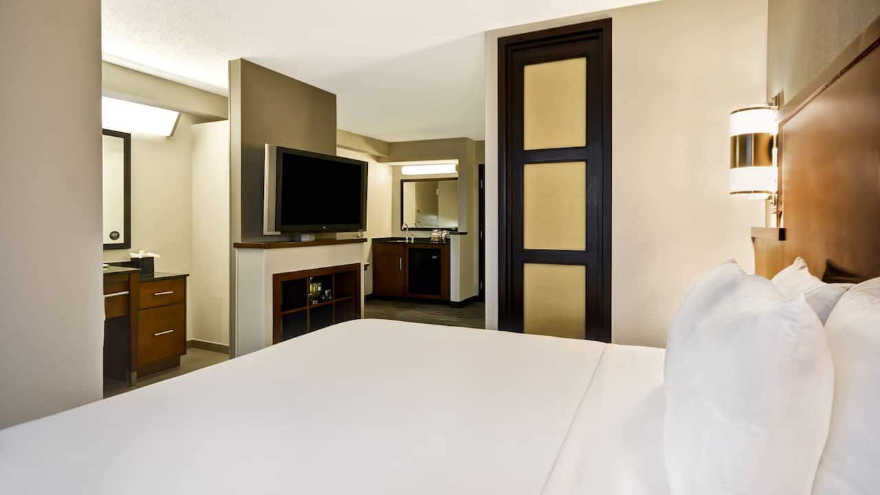Hyatt Place Columbus / Worthington King Standard Bed