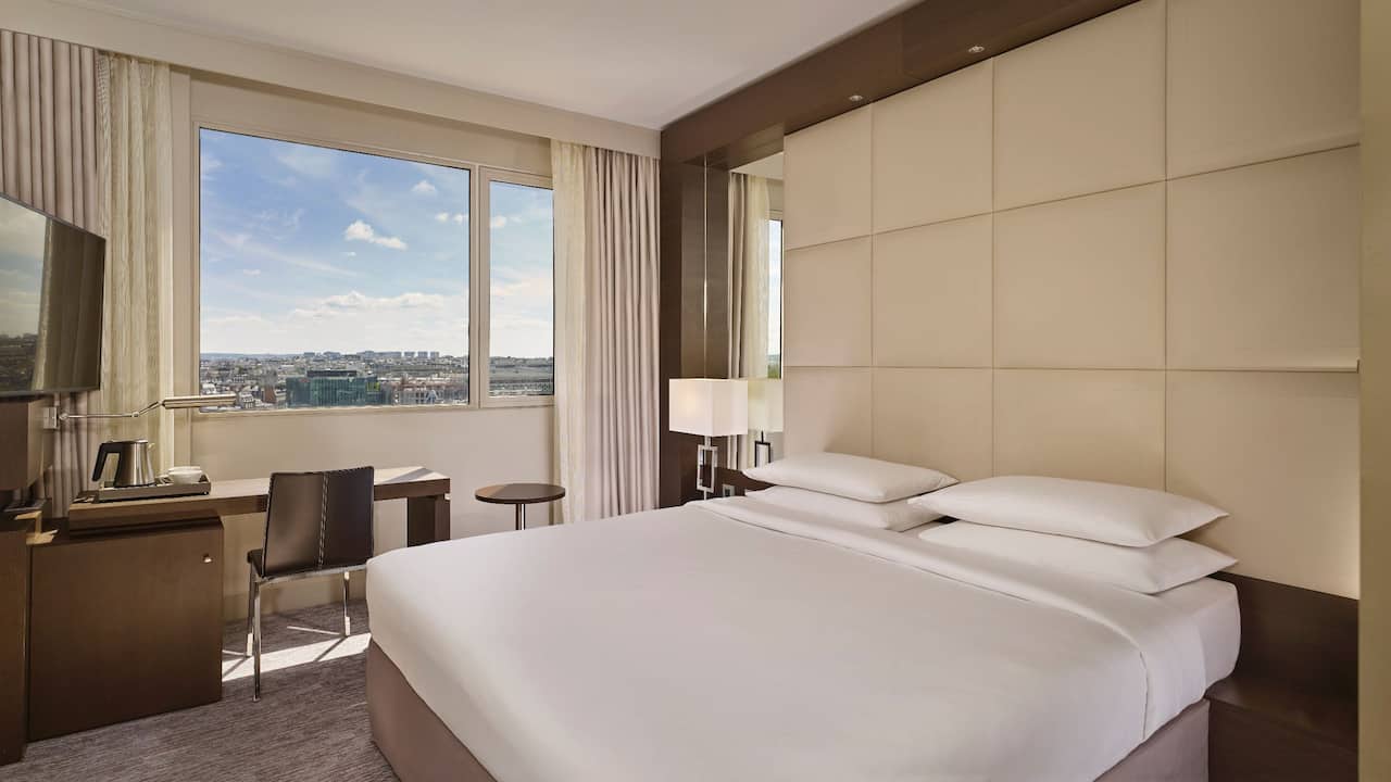 King Room Bed at Hotel Hyatt Regency Paris Etoile