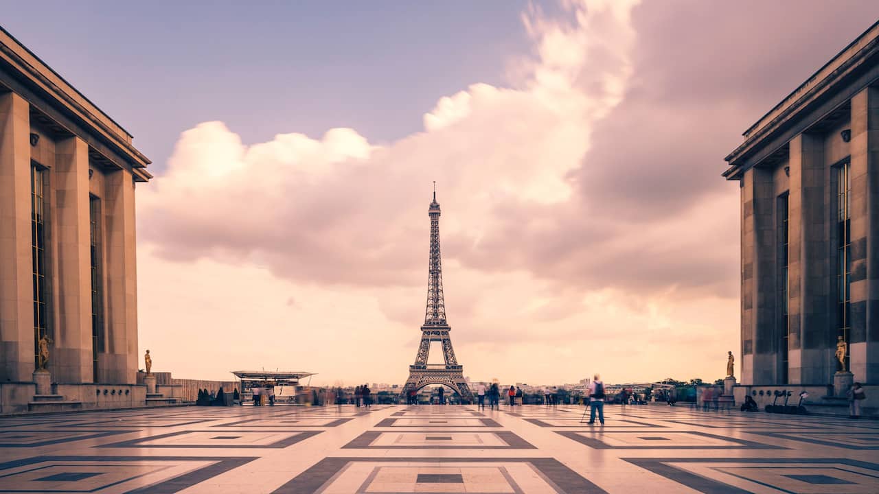 Things to do in Paris - Trocadero with view Eiffel Tower - Hyatt Regency Paris Etoile