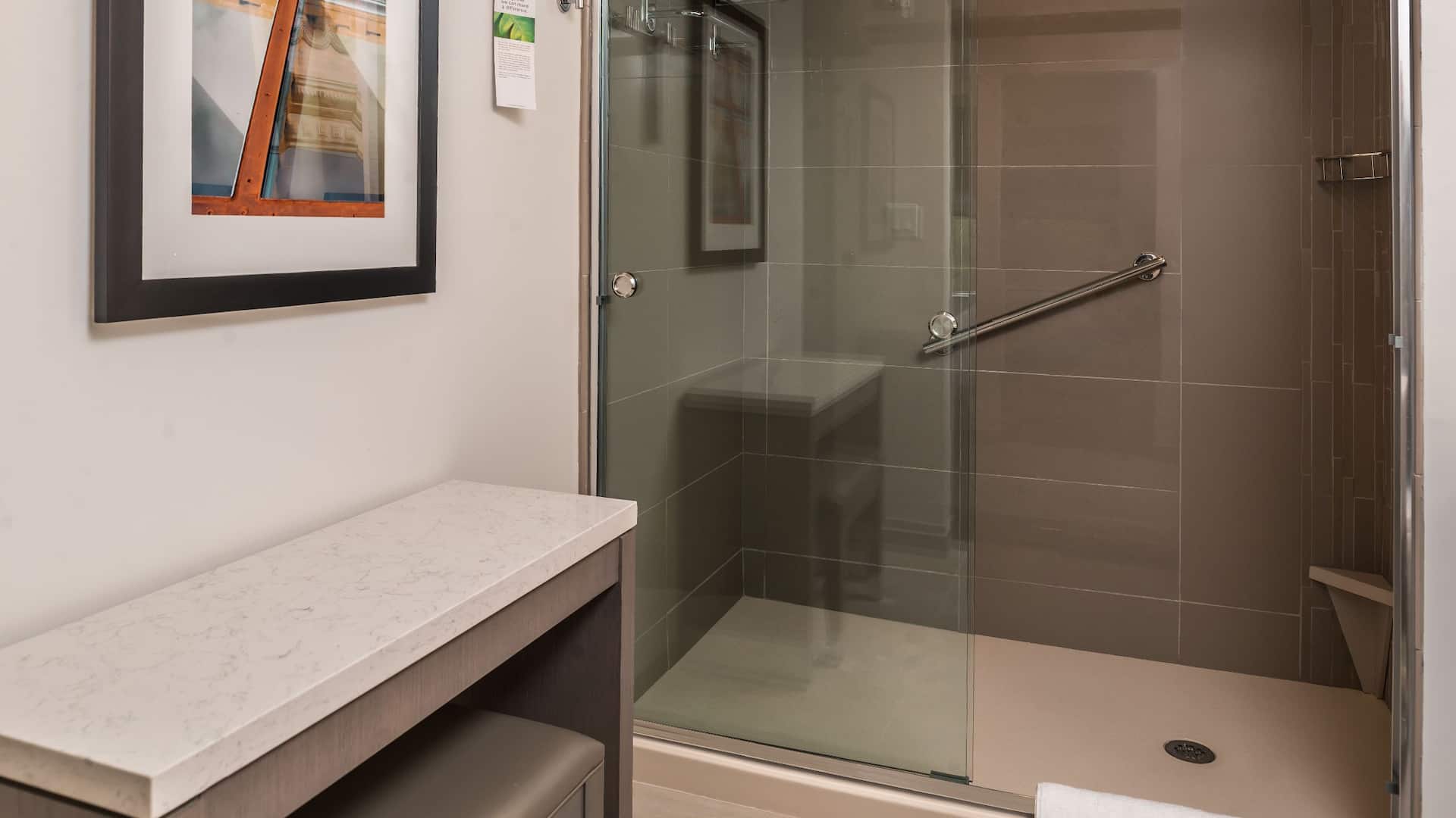 第 3，共 3 Hyatt House Raleigh / RDU / Brier Creek Shower Glass