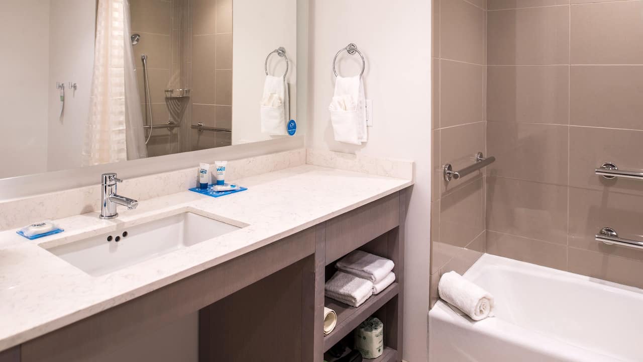 Hyatt House Raleigh / RDU / Brier Creek Bathroom Tub