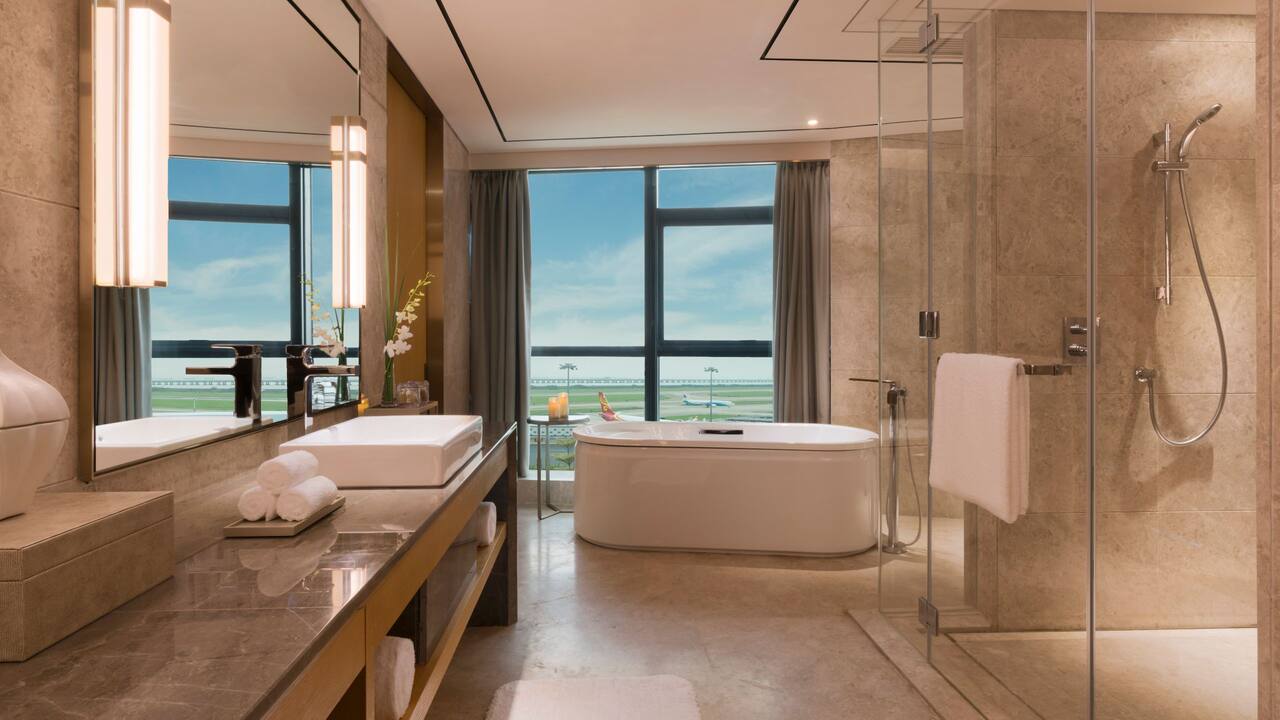 King Deluxe Bathroom