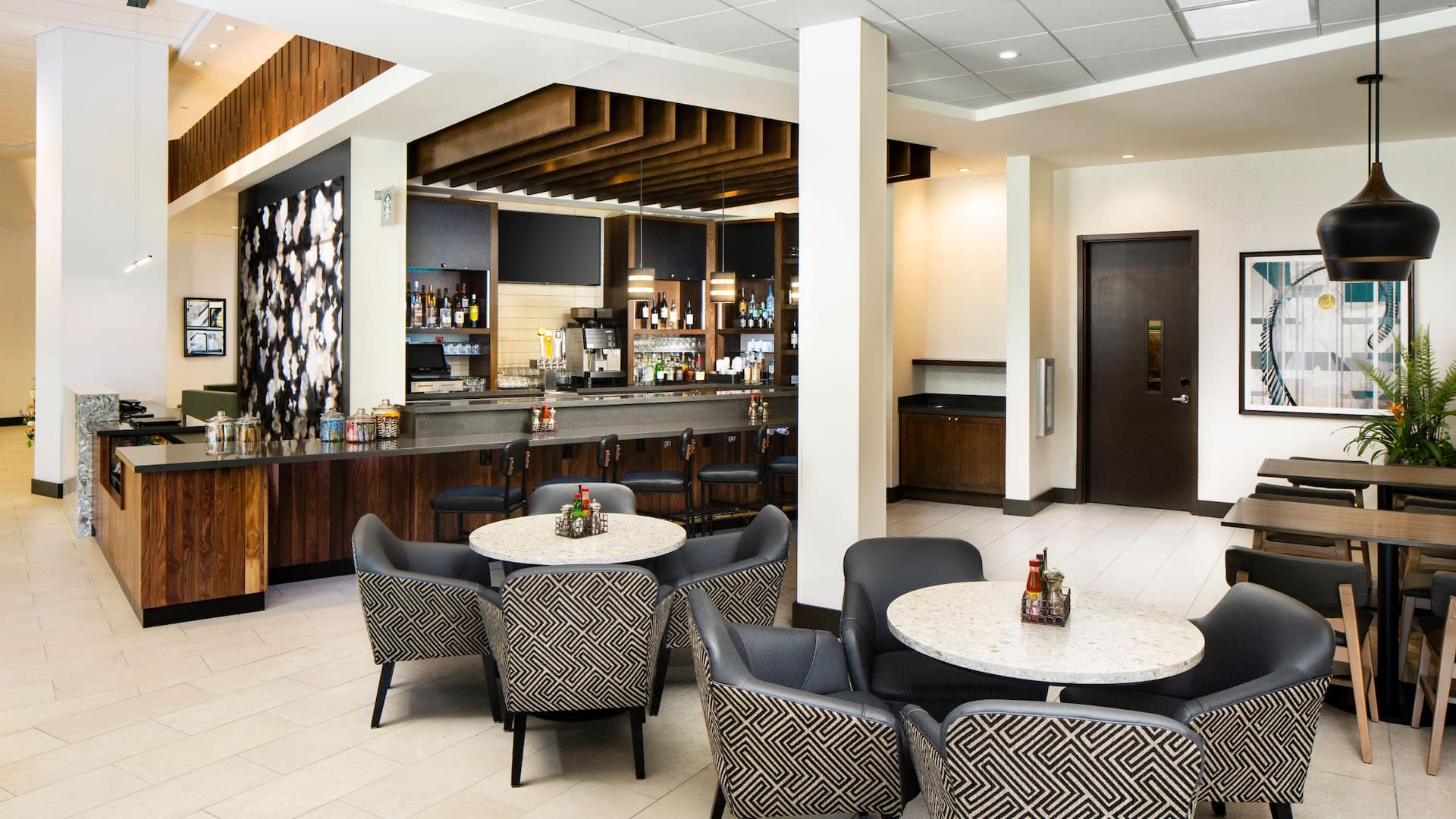 Hyatt Place Sumter / Downtown Bar