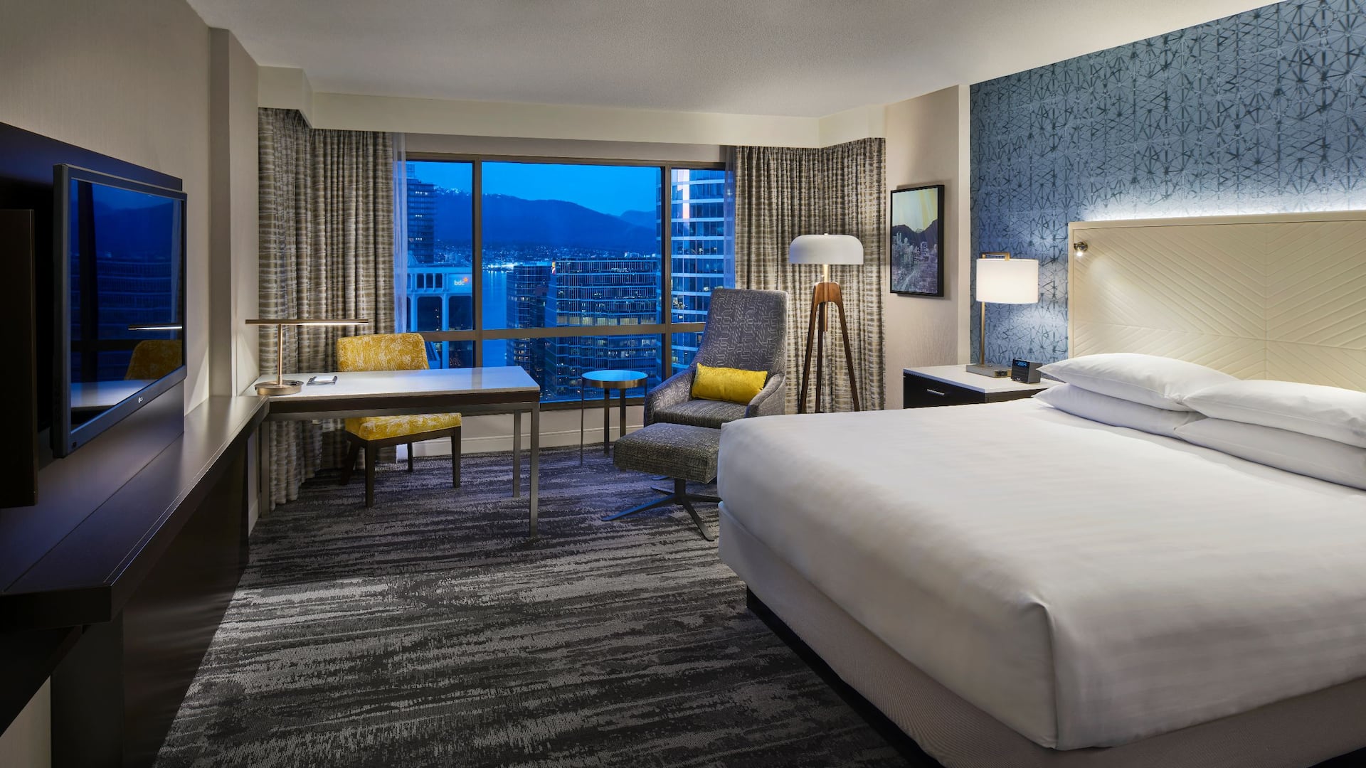 2 of 4 Hyatt Regency Vancouver King Bed Room