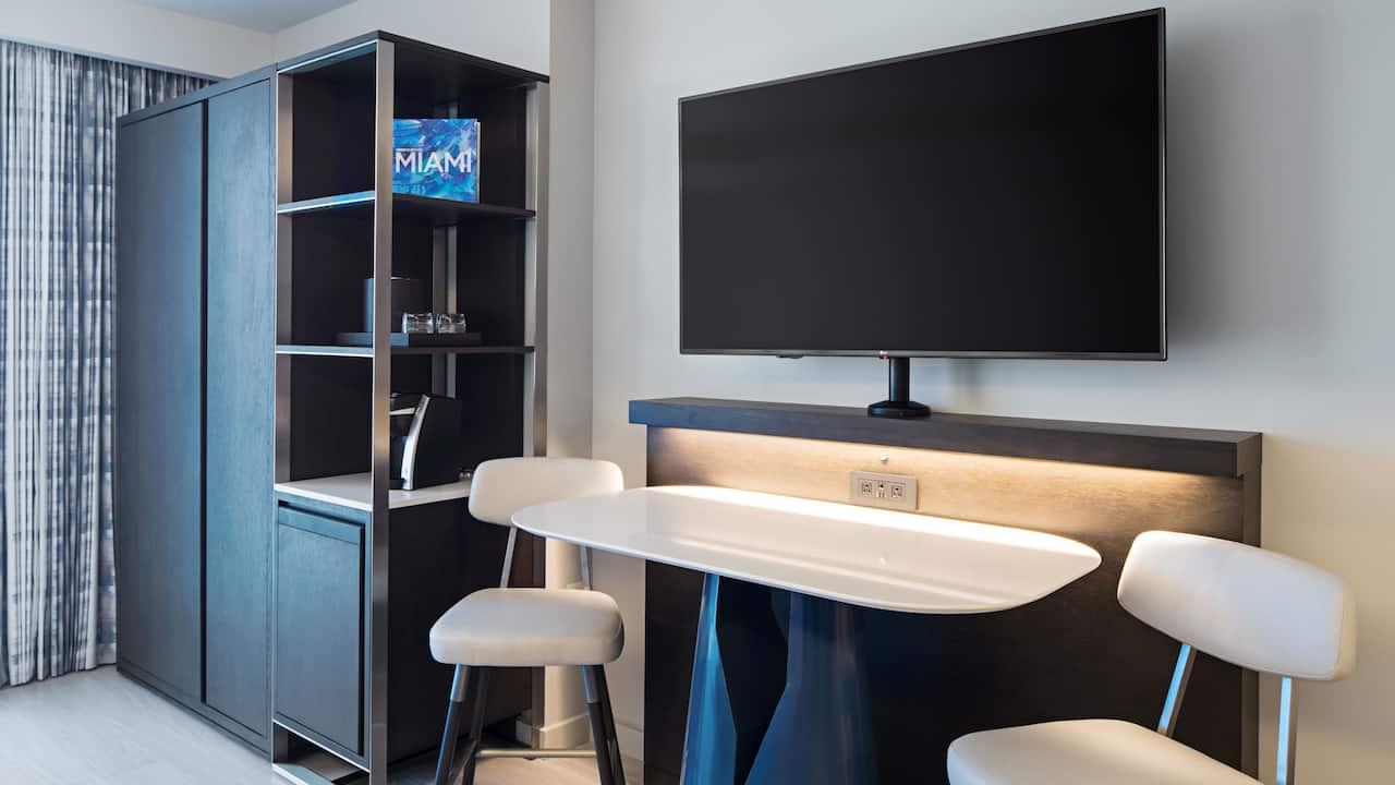 Desk Amenities