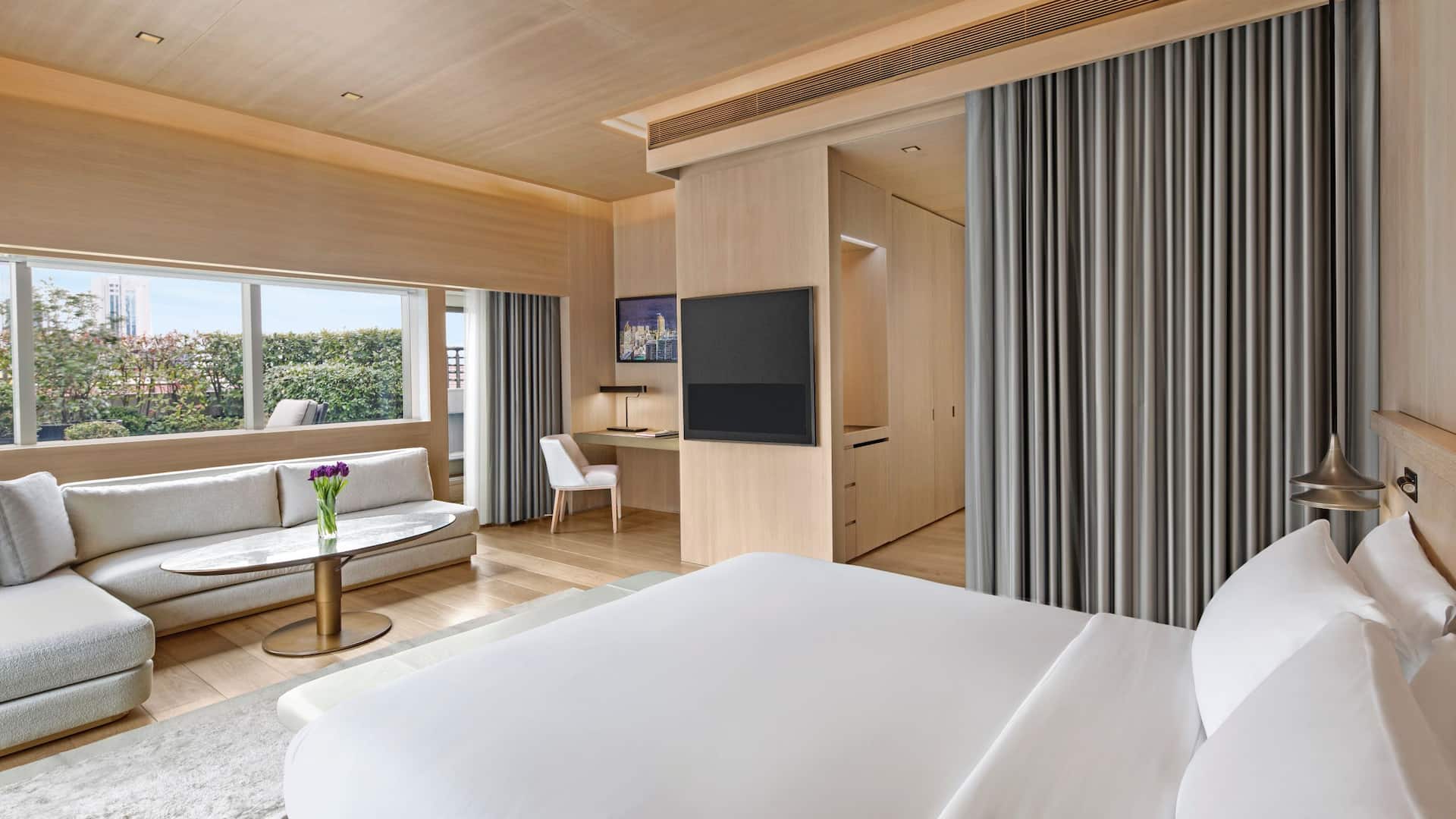 2 / 9 Hyatt Centric Levent Istanbul King Suite Terrace