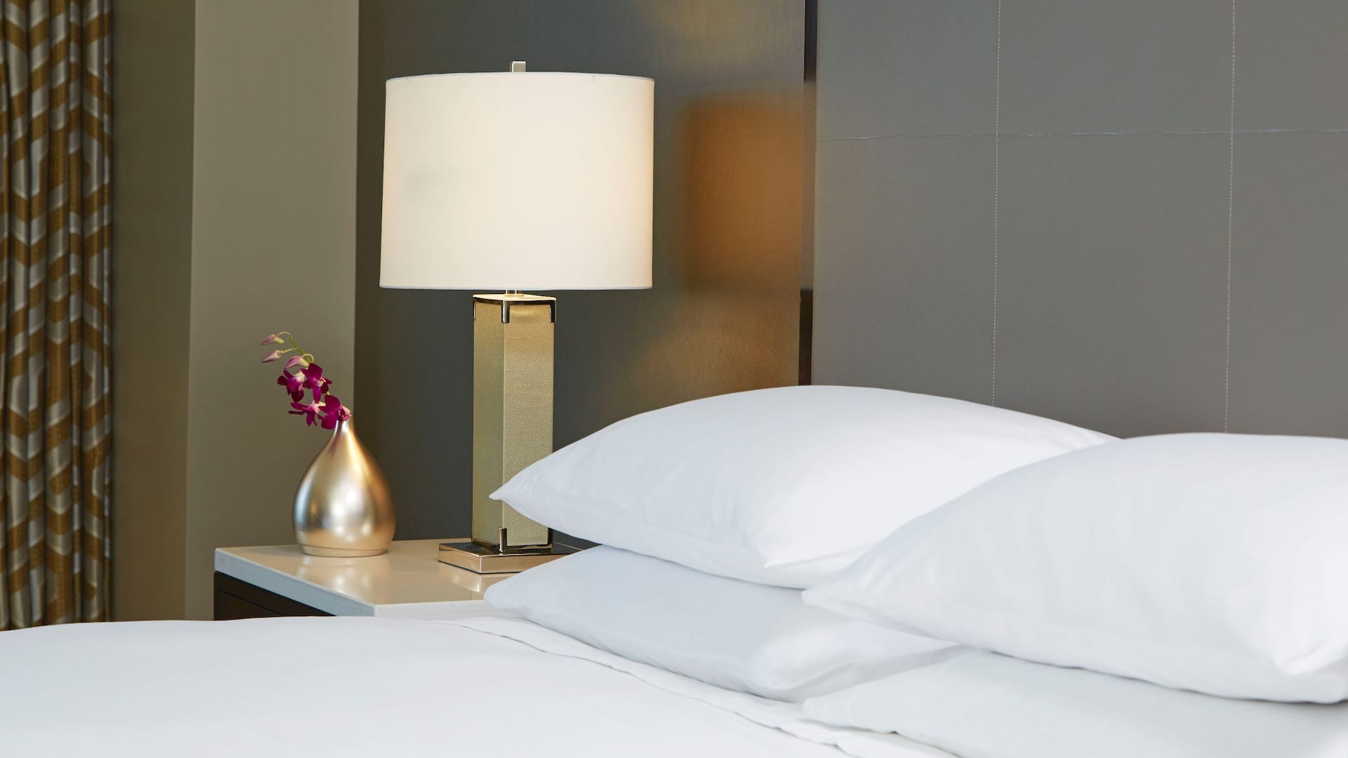Hyatt Regency Atlanta Perimeter at Villa Christina King Room Bed