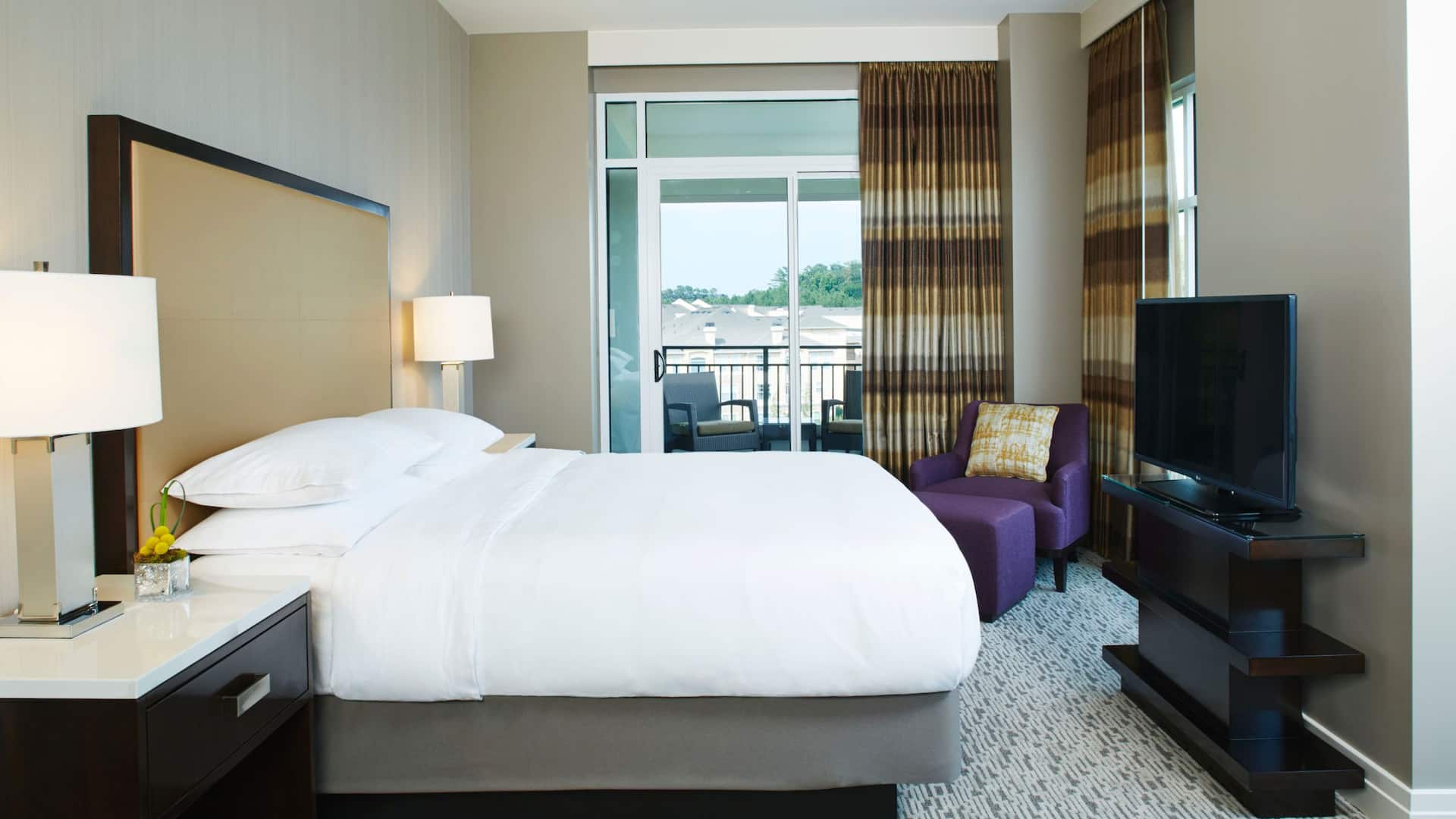Hyatt Regency Atlanta Perimeter at Villa Christina Suite Bed