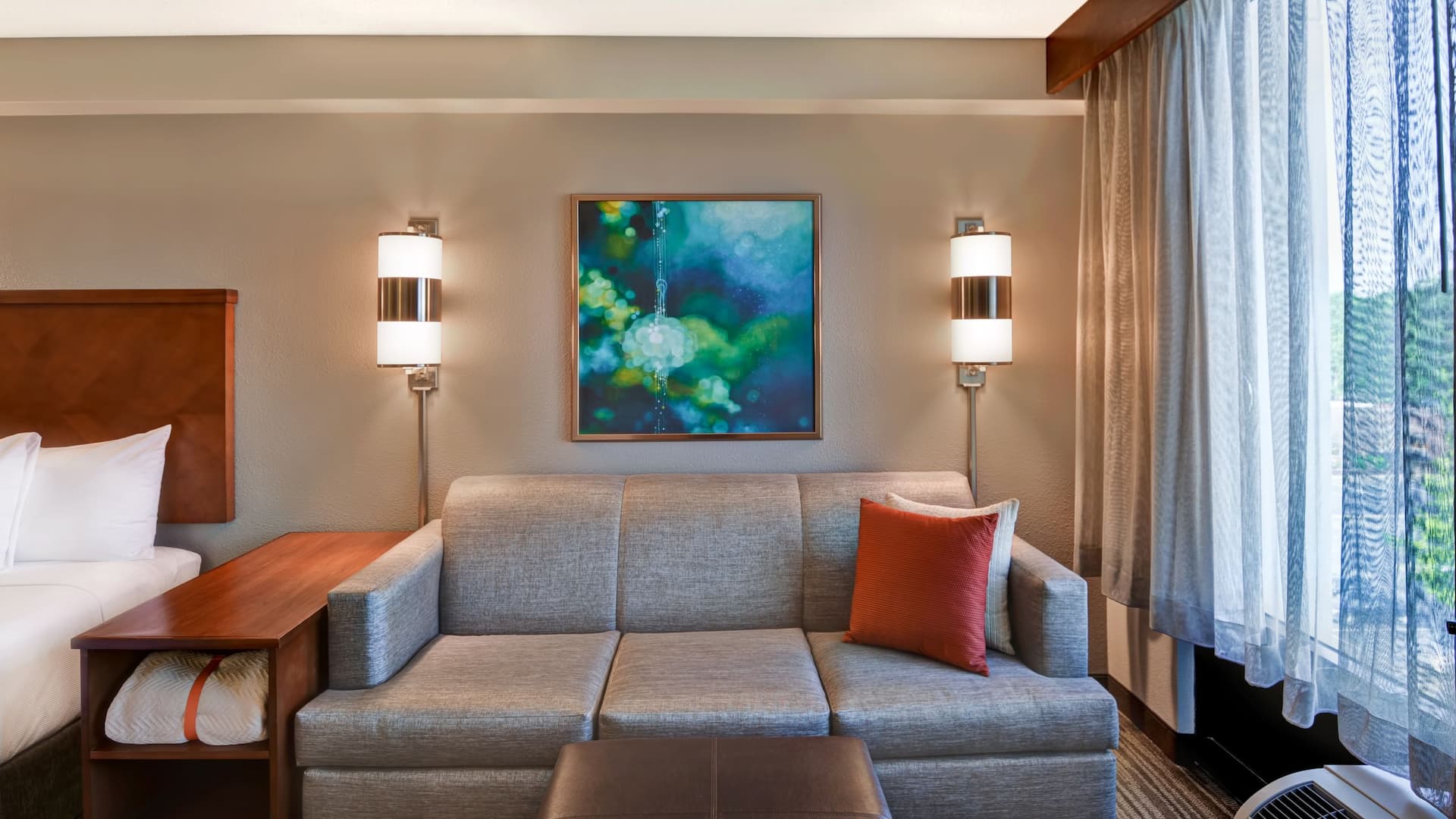 3 of 5 Hyatt Place Memphis/Wolfchase Galleria Accessible Couch