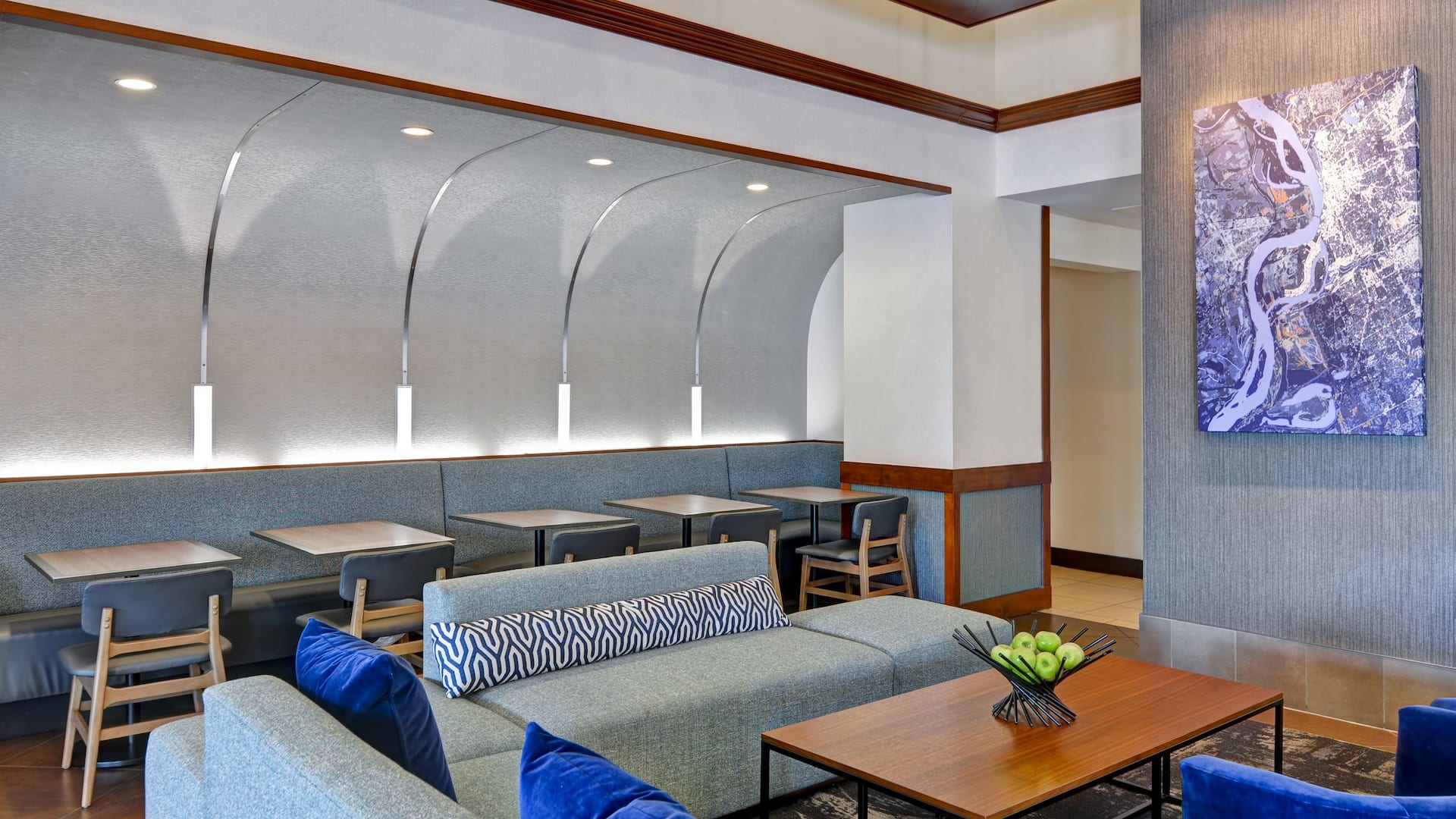 Hyatt Place Memphis/Wolfchase Galleria Lobby Seating Area
