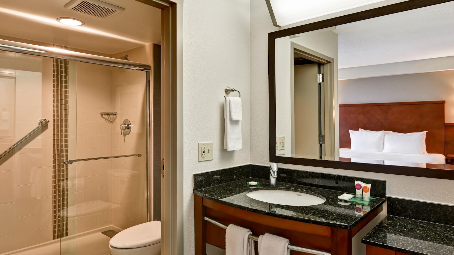 4 of 4 Hyatt Place Memphis/Wolfchase Galleria Shower