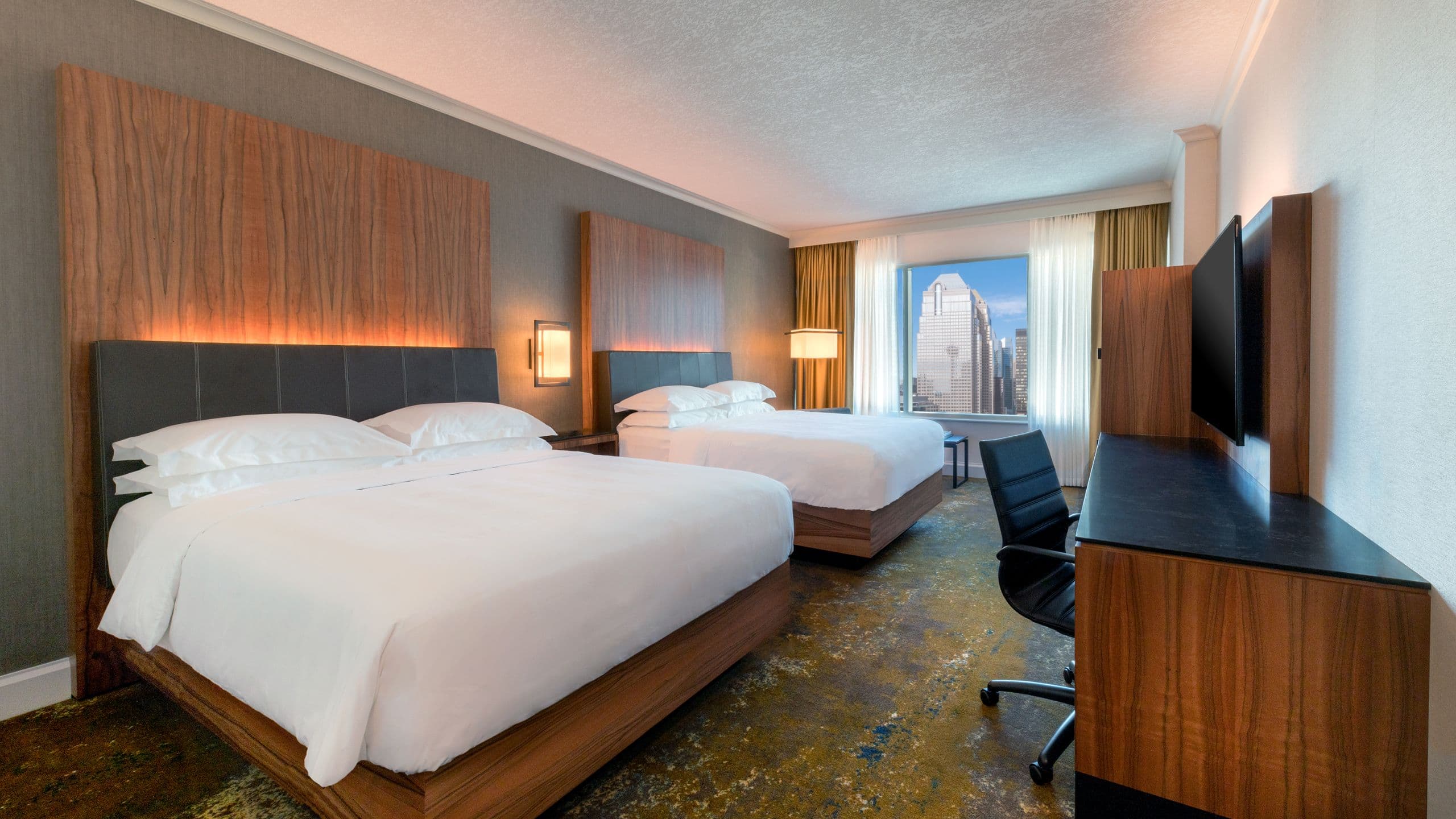 Hyatt Regency Calgary Queen Room Day