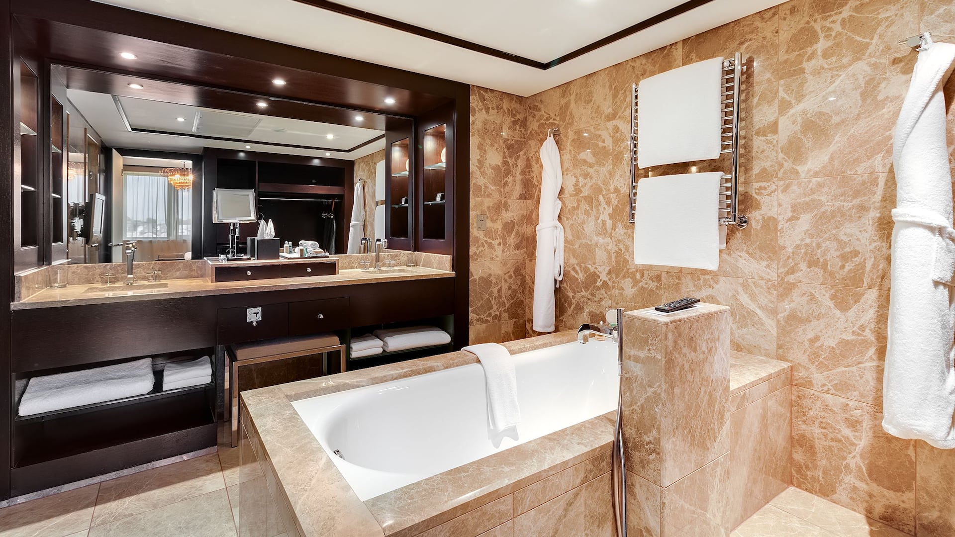 第 4，共 6 Hyatt Regency Kyiv Executive Suite Bathroom
