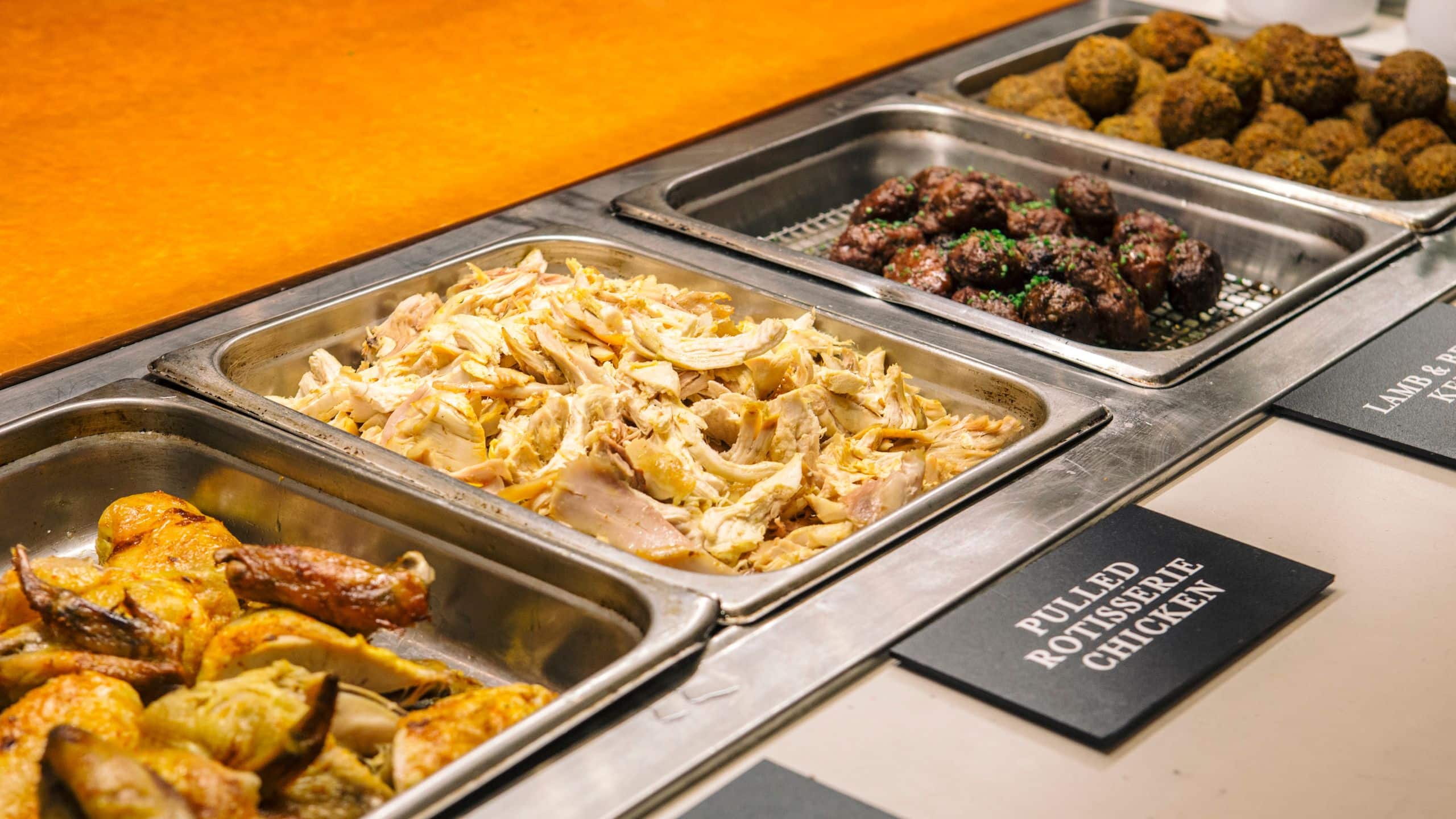 Hyatt Place Chicago/River North Ema Rotisserie Buffet