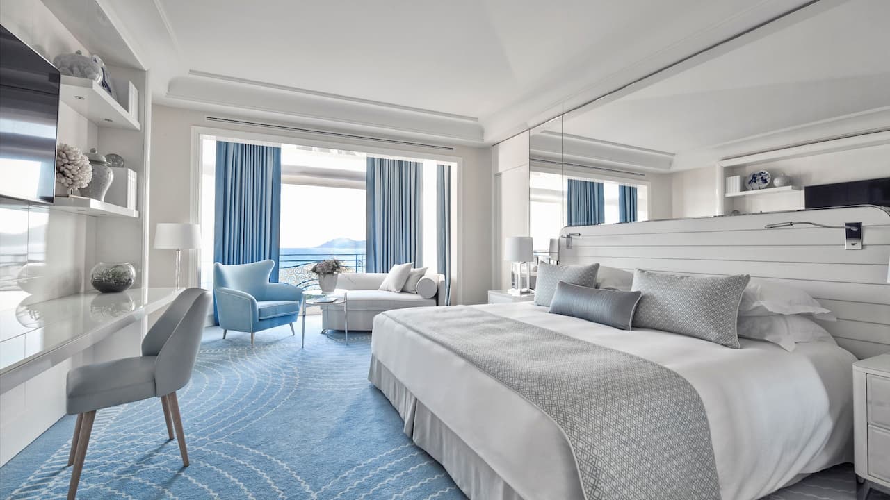 Room Junior Suite Sea View at Hotel Martinez Cannes by Hyatt