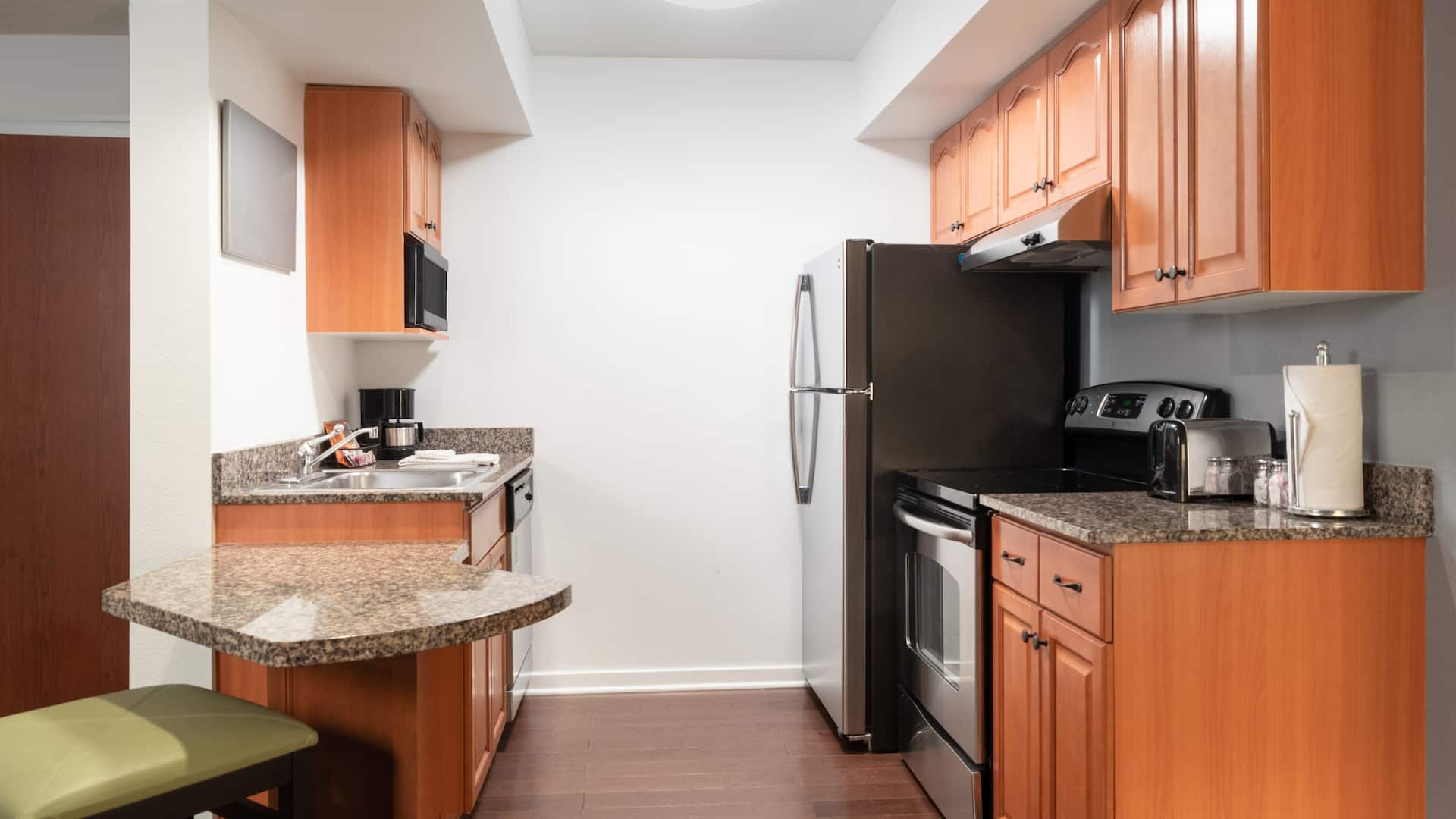 8/8 Hyatt House White Plains One Bedroom Kitchen