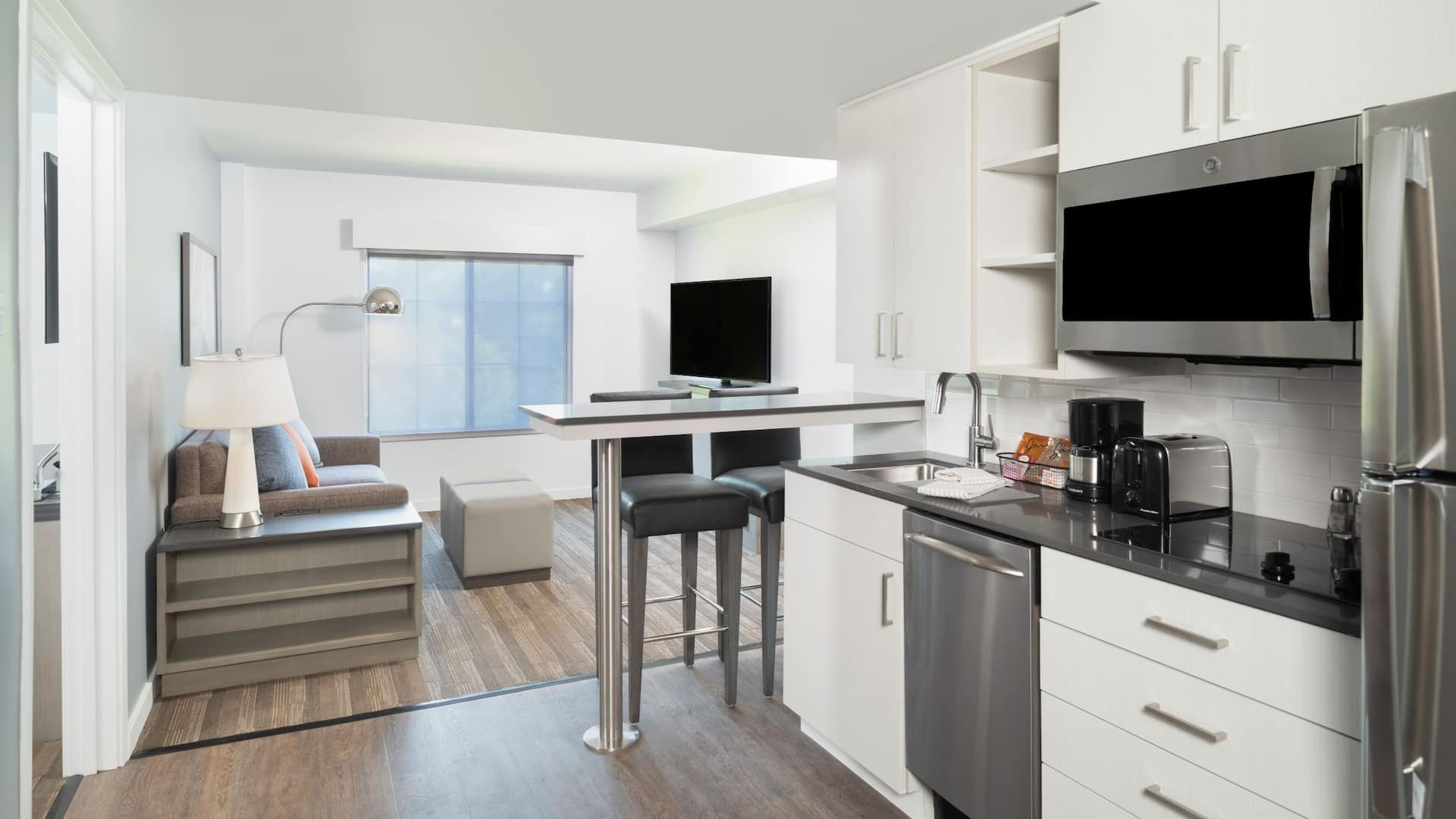 7/8 Hyatt House White Plains One Bedroom Kitchen