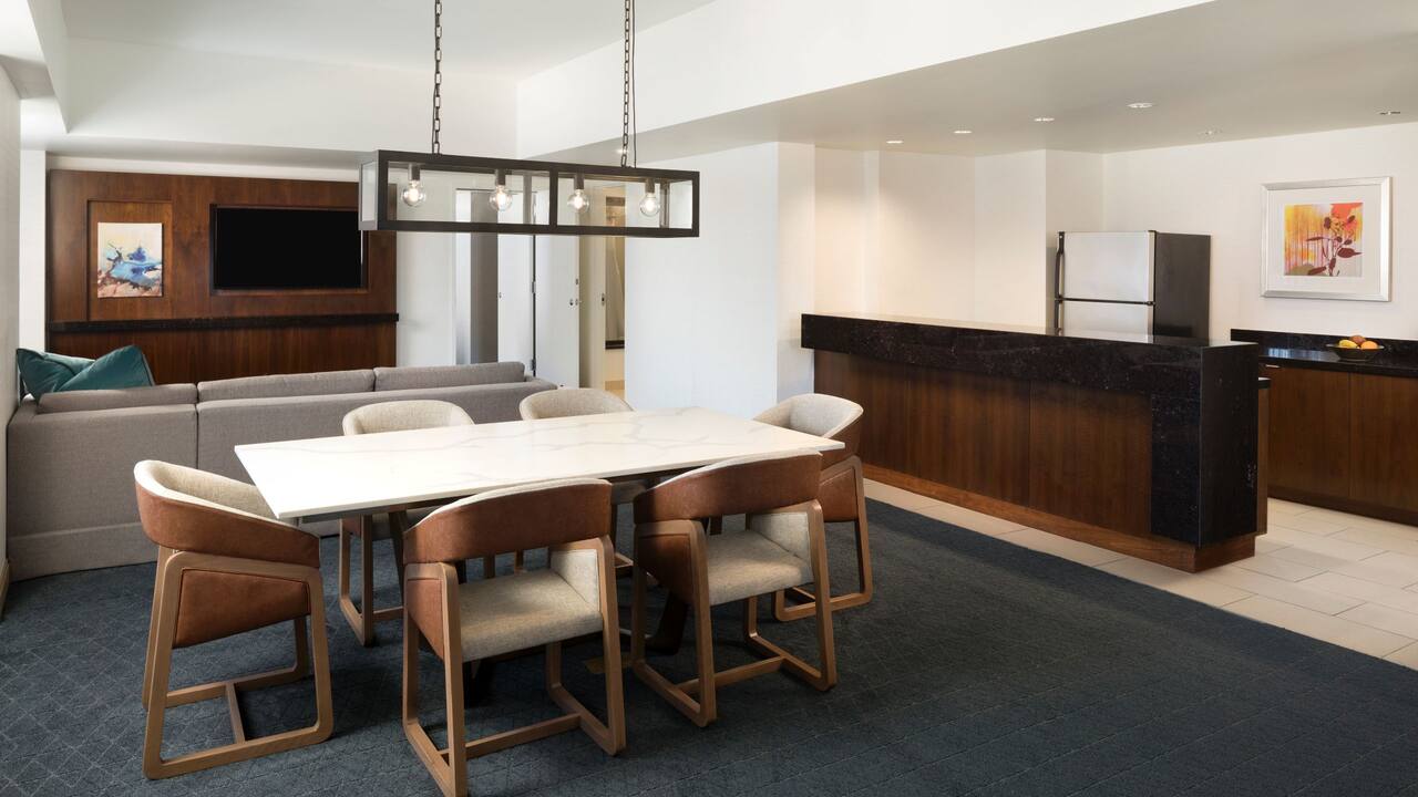 Entertainer Suite dining area and bar