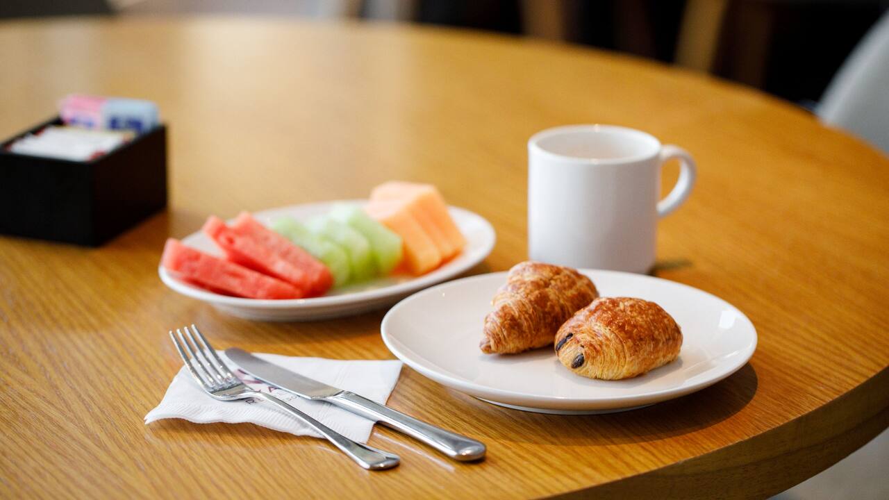 Regency Club Table Breakfast