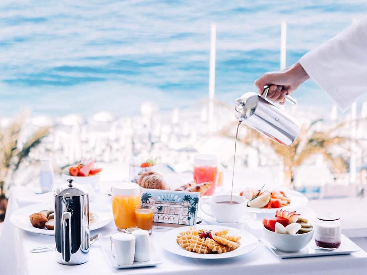 Breakfast with sea view