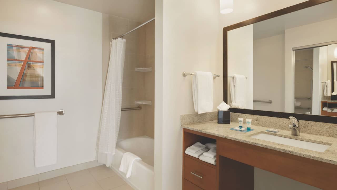 Hyatt House Denver Airport, bathroom