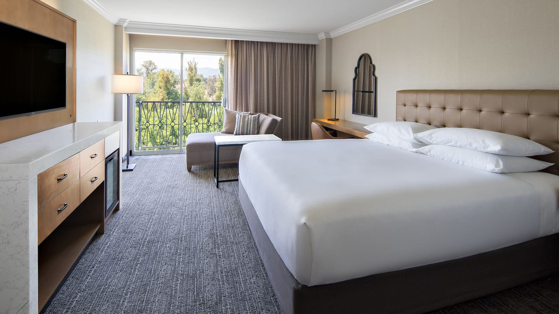 Hyatt Regency Valencia King Standard Guestroom