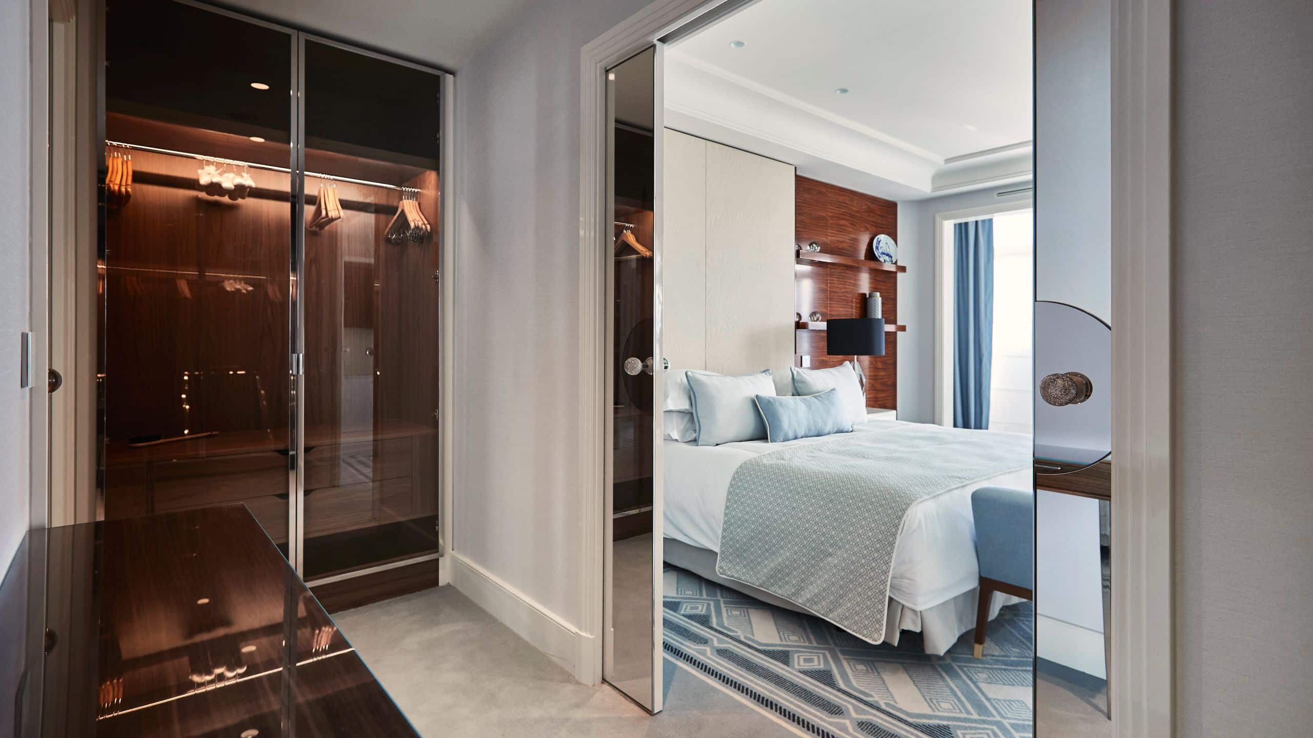 Hôtel Martinez Room Suite Prestige Closet