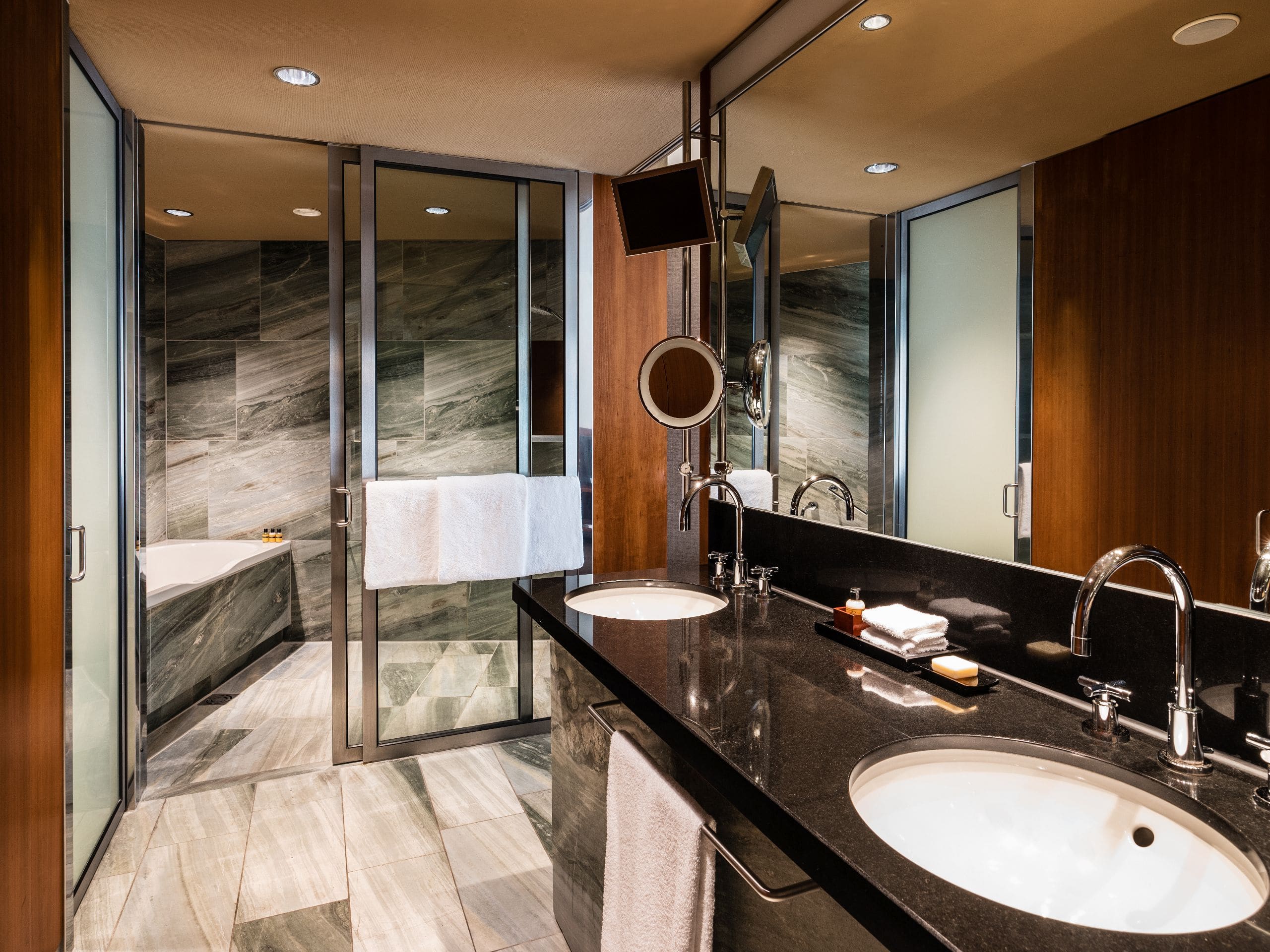 1 king bed deluxe bathroom at grand hyatt berlin