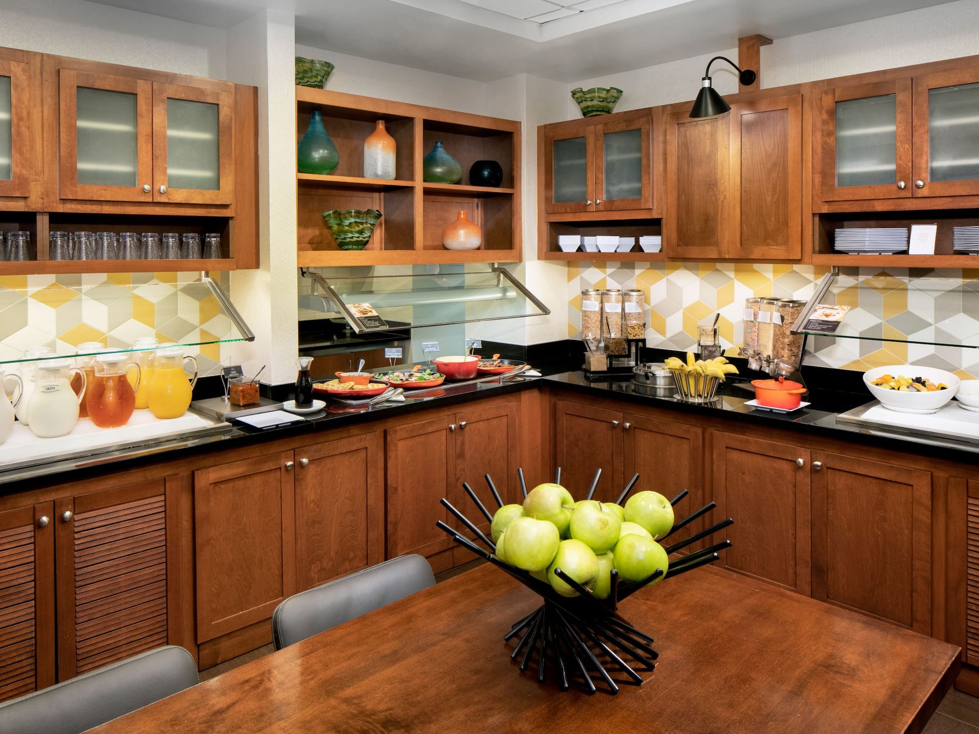 Hyatt Place Charlotte/Arrowood Breakfast