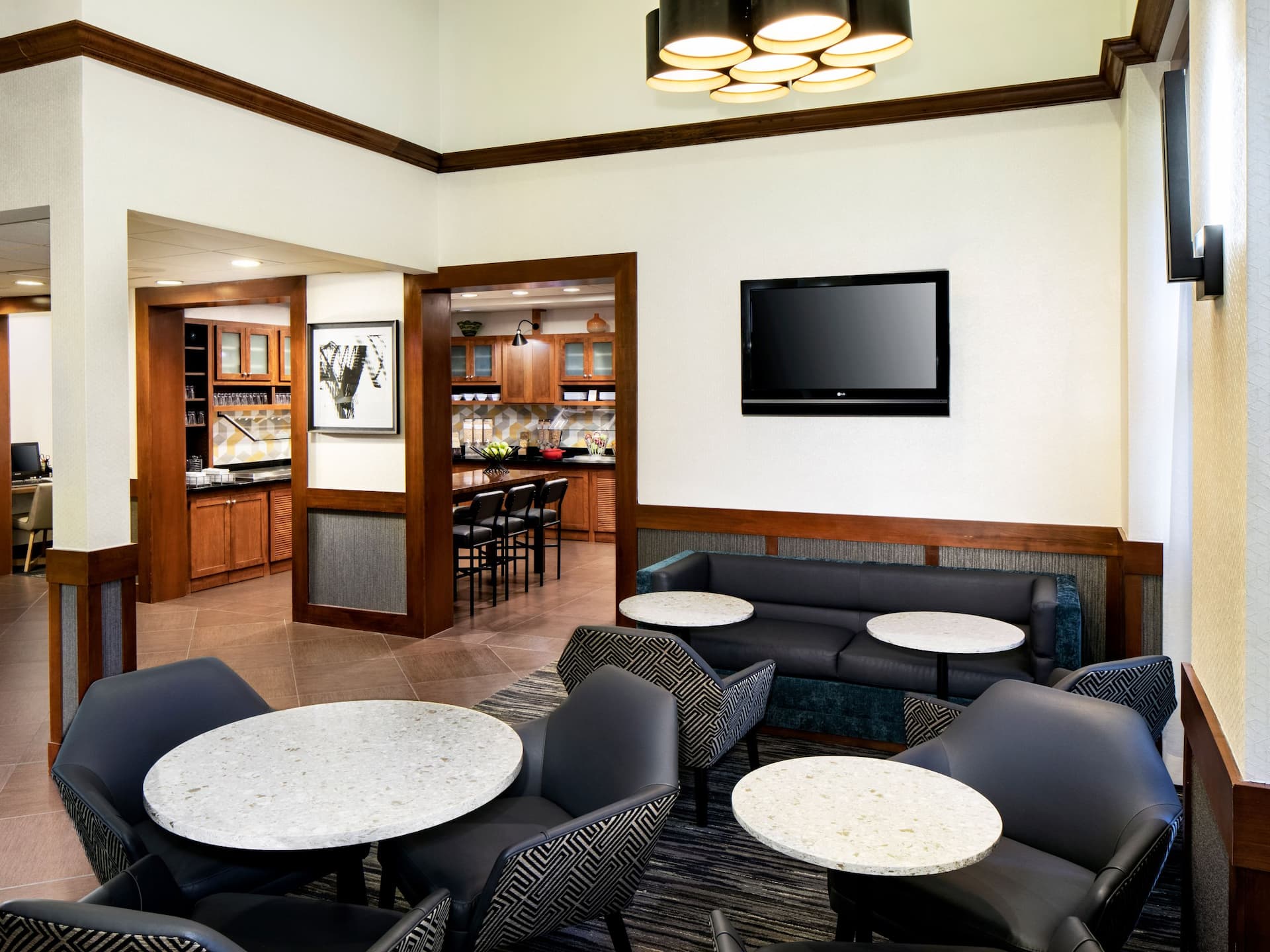 Hyatt Place Charlotte/Arrowood Breakfast Seating