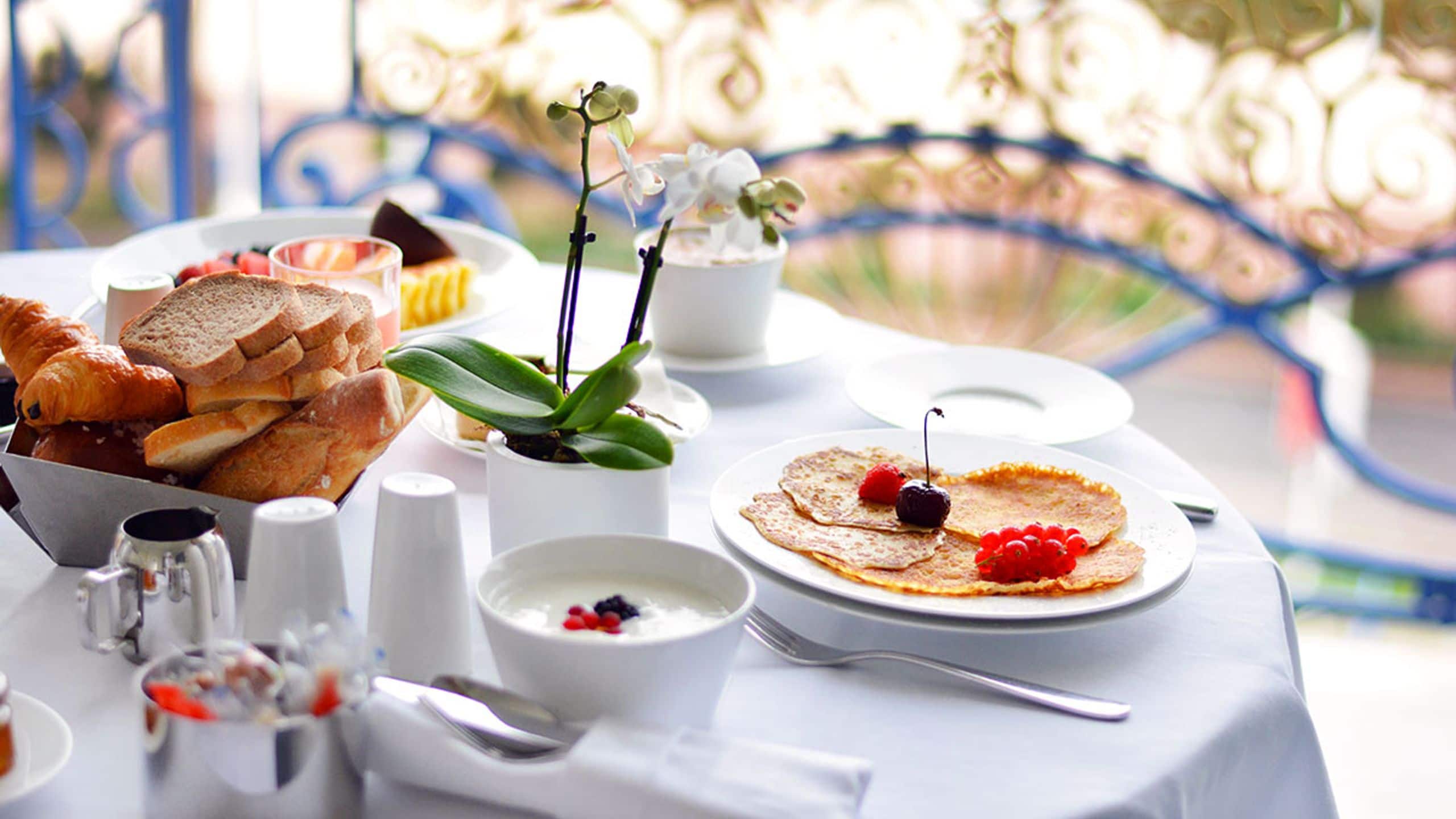 Hôtel Martinez Room Service Breakfast