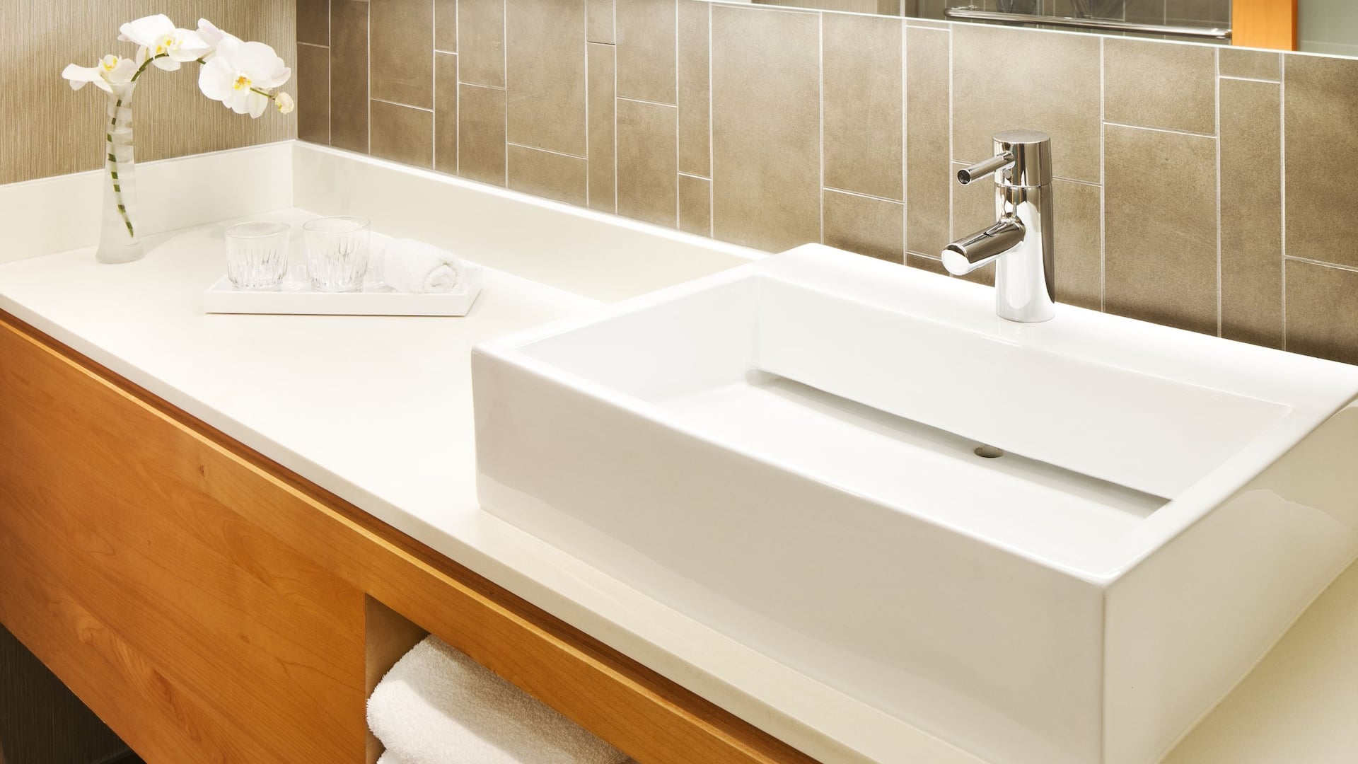 2 of 3 Hyatt Regency Long Beach Bathroom