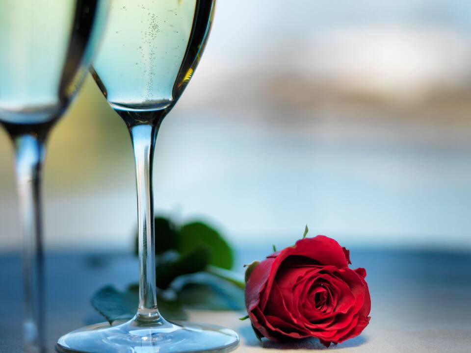 Valentine's Day Champagne and Rose at Restaurant Le 3e Hyatt Regency Nice
