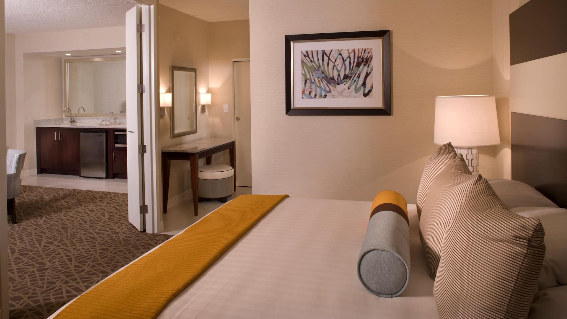 Hyatt Regency Suites Atlanta Northwest Guestroom