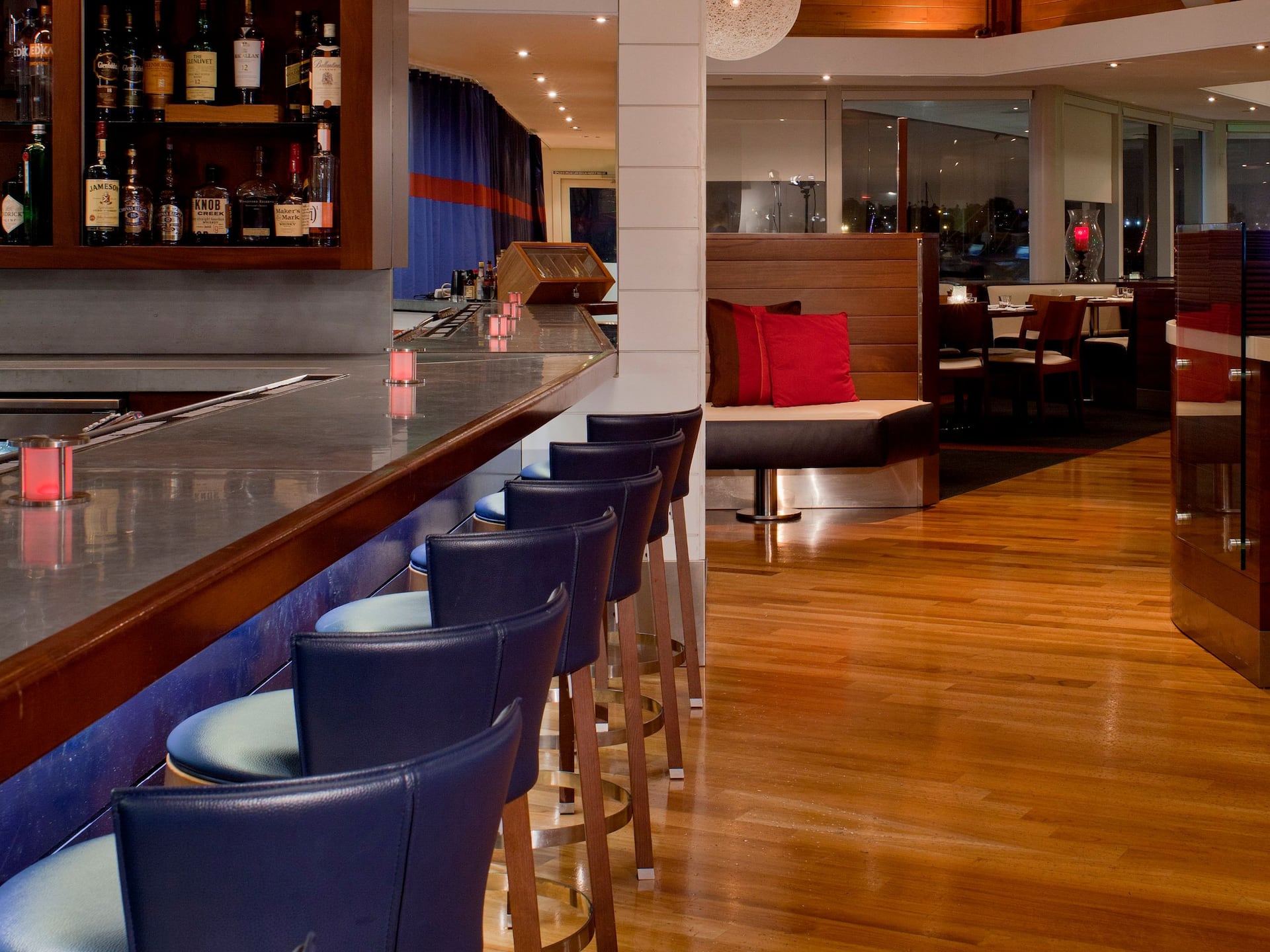 Hyatt Regency Mission Bay Spa and Marina Bar Detail