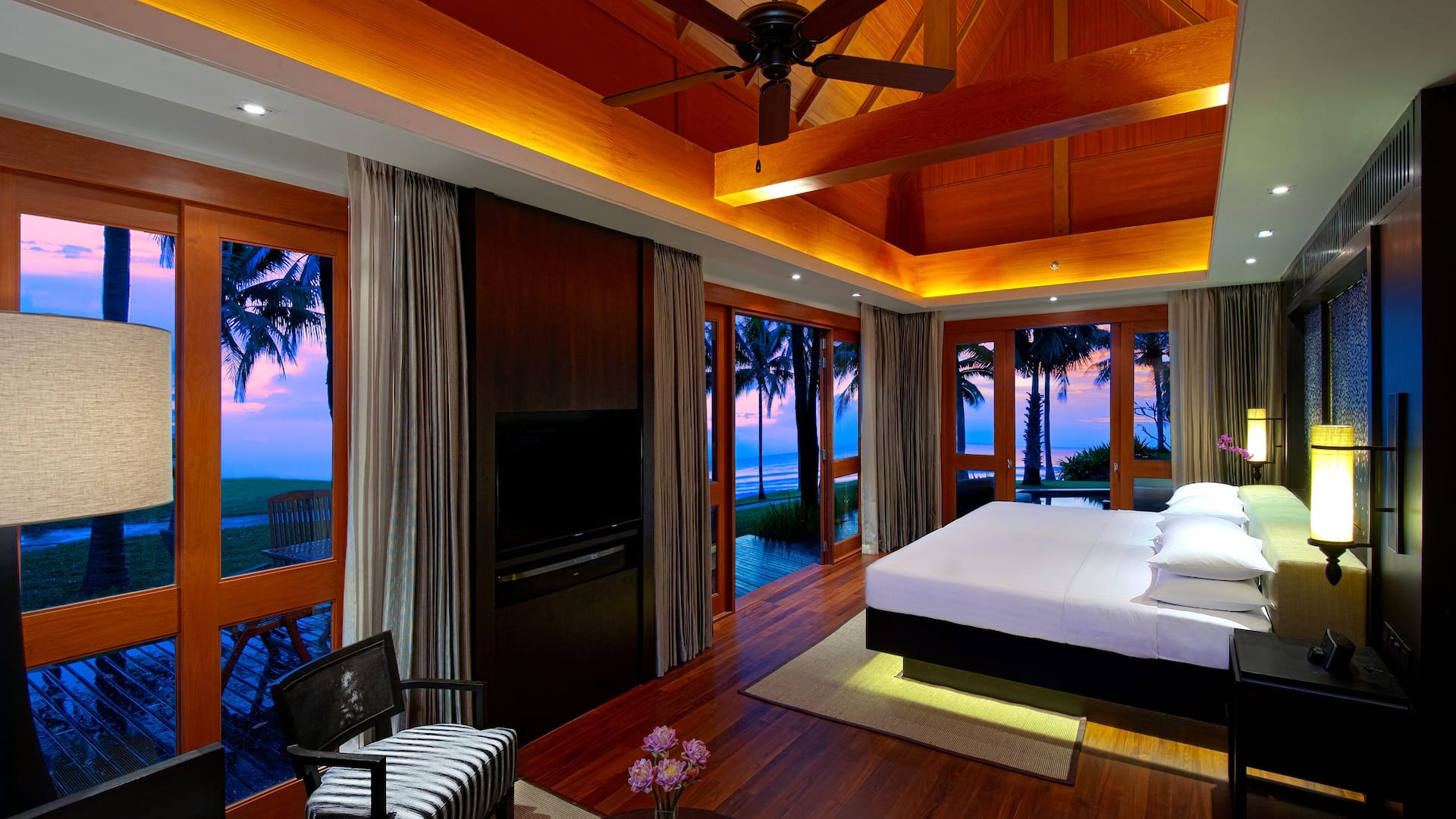 8 de 8 Hyatt Regency Hua Hin Presidential Villa Master Bedroom