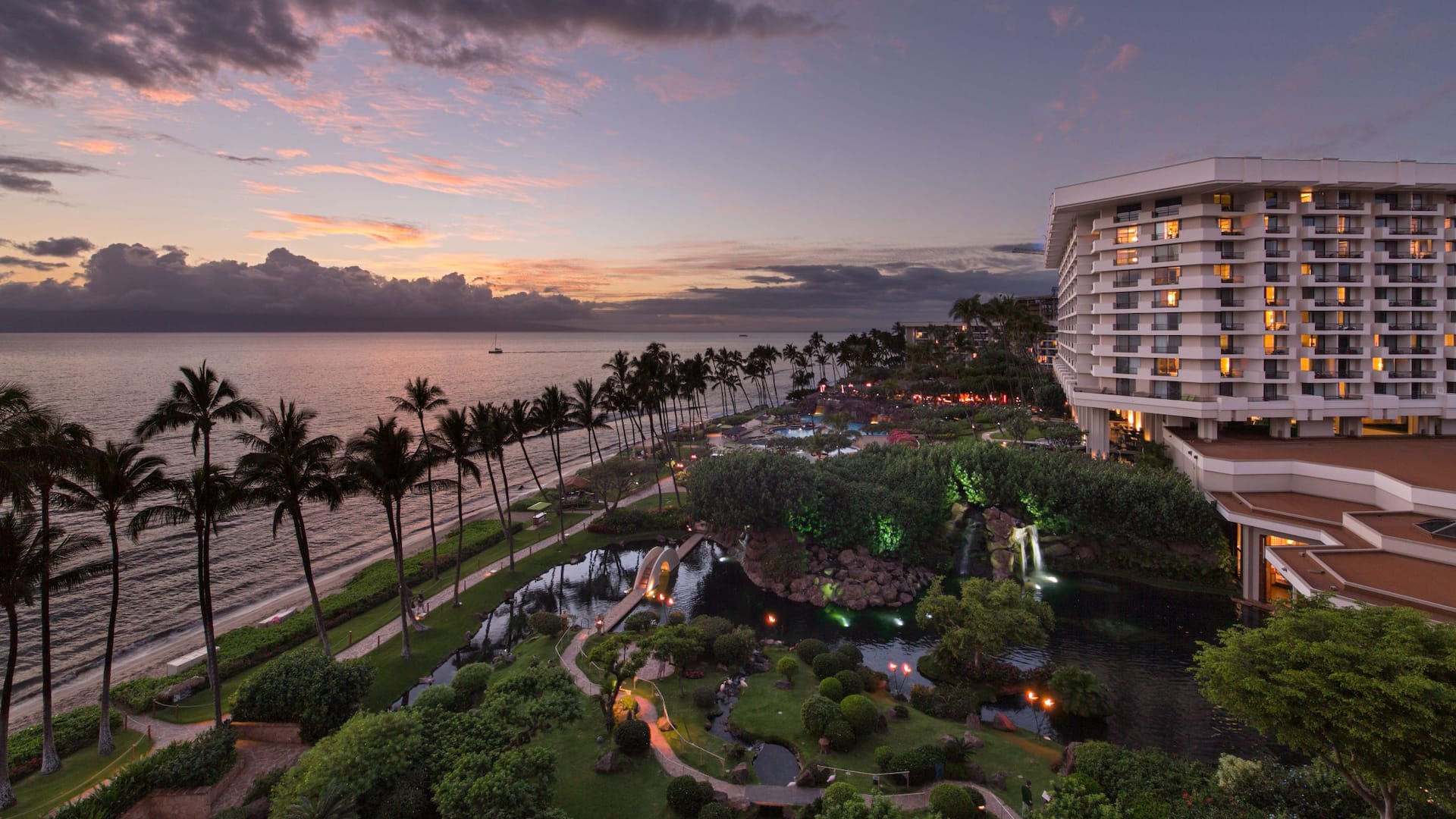 Hotel Deals in Maui on Ka'anapali Beach | Hyatt Regency Maui