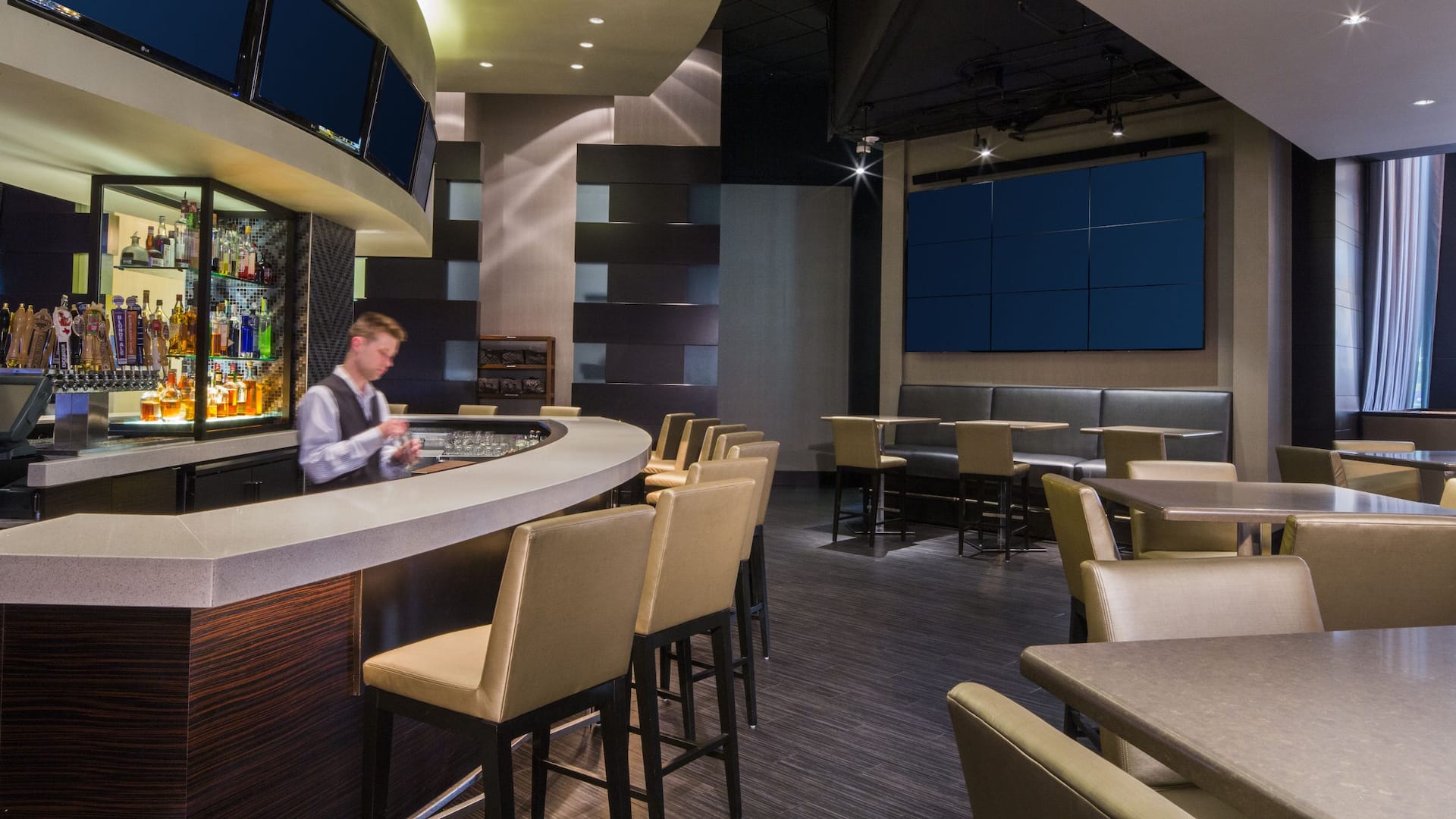 Hyatt Regency New Orleans Restaurant Bar