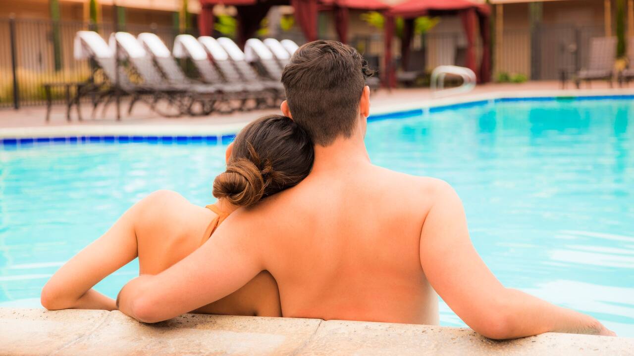 Lifestyle couple in Pool