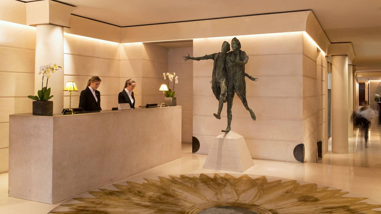 Park Hyatt Paris - Vendôme Concierge Desk