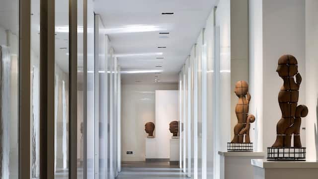 Floor Salons corridor
