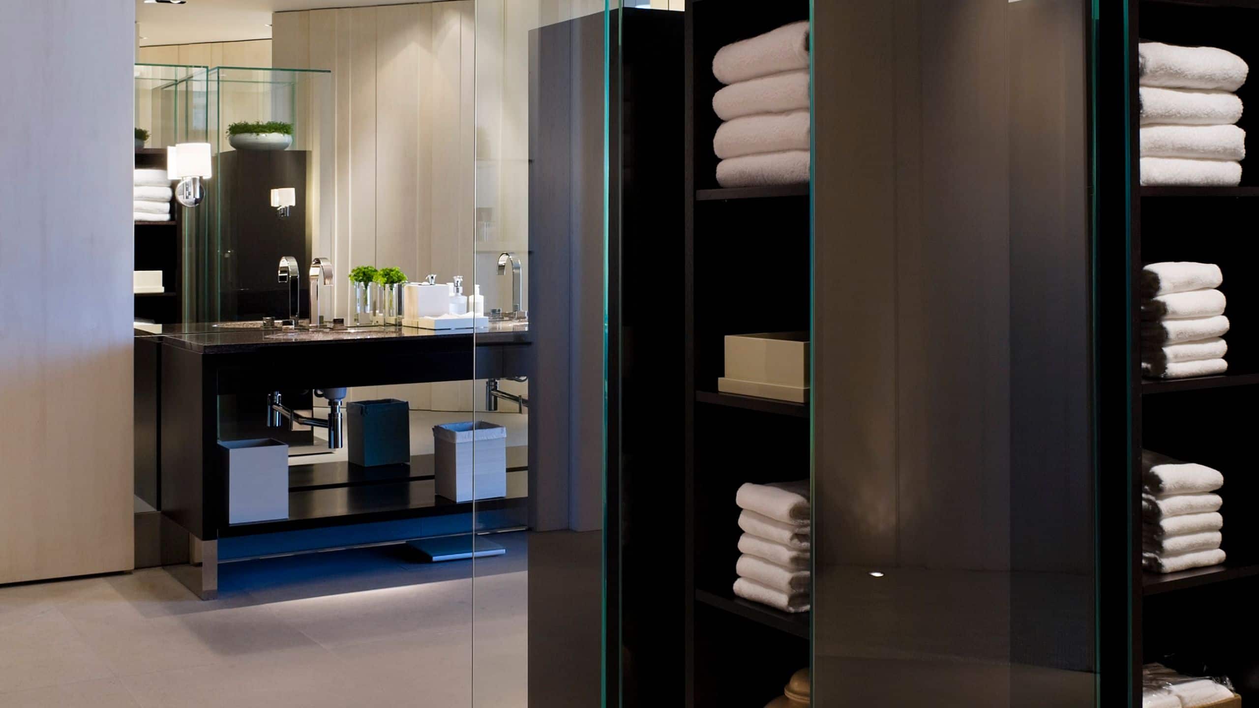 Park Hyatt Shanghai 85 Waters Edge Changing Room